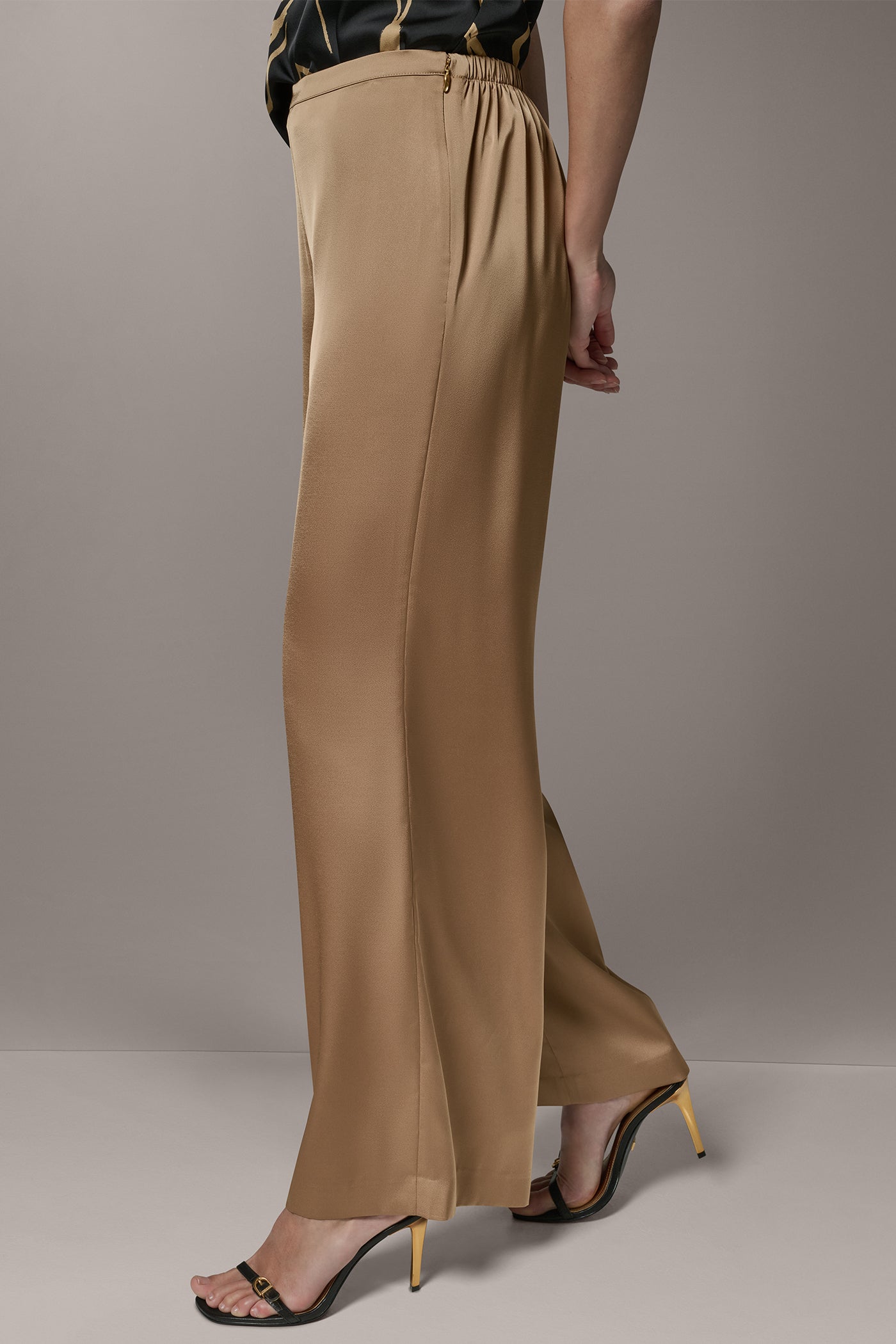EXTRA HIGH-RISE WIDE-LEG PANT VIEW 4