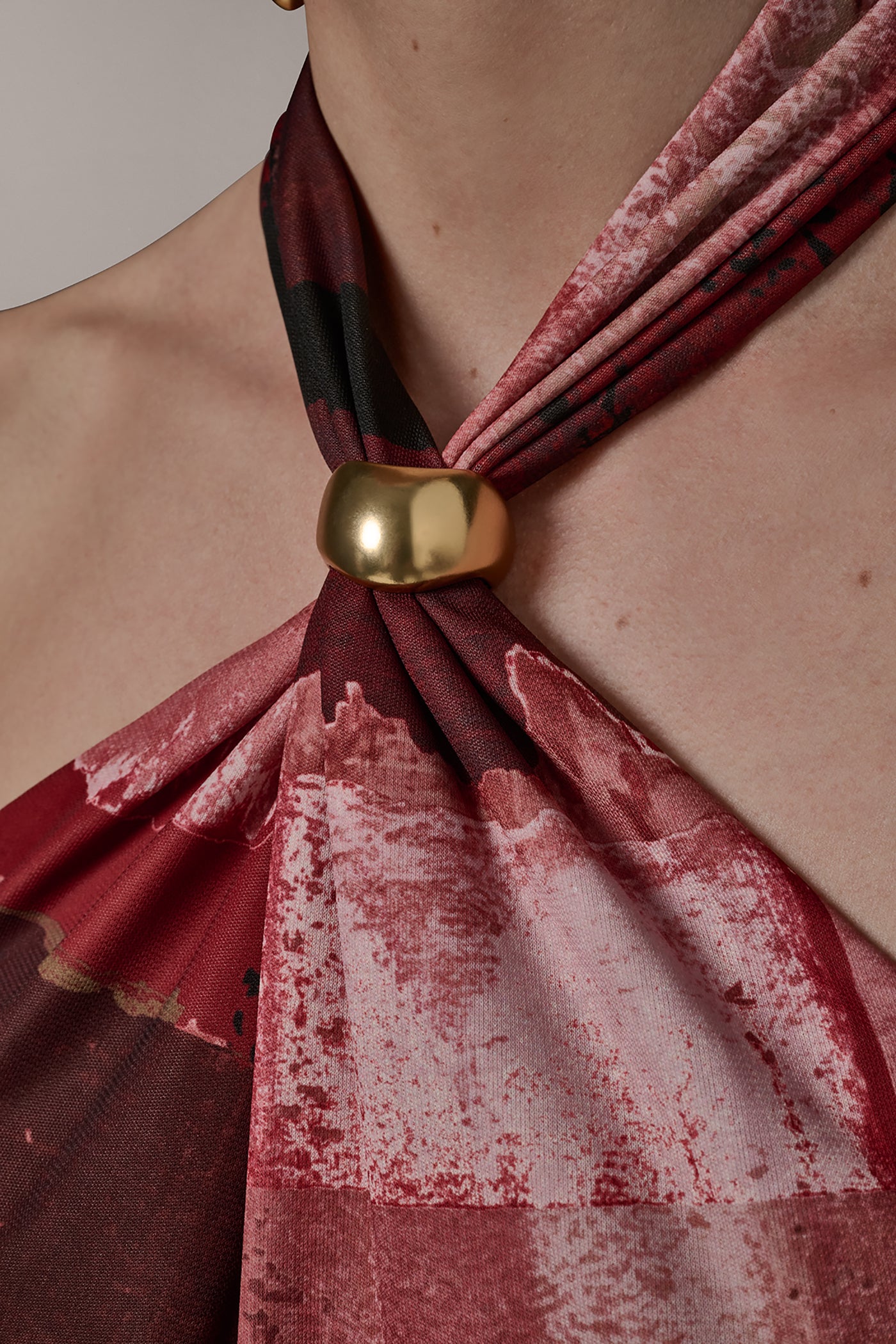 SLEEVELESS HALTER BLOUSE VIEW 5 | Included in discounts