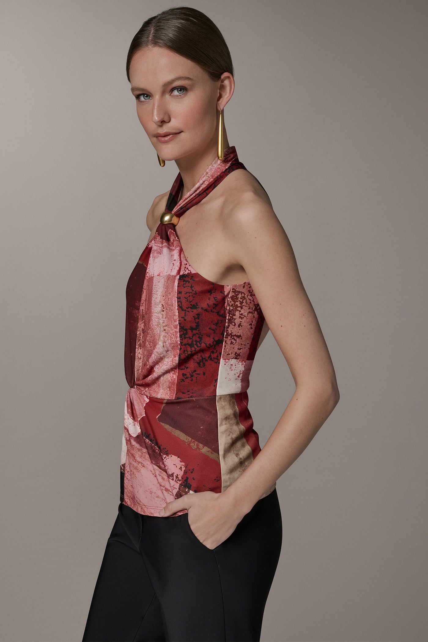 SLEEVELESS HALTER BLOUSE VIEW 4 | Included in discounts