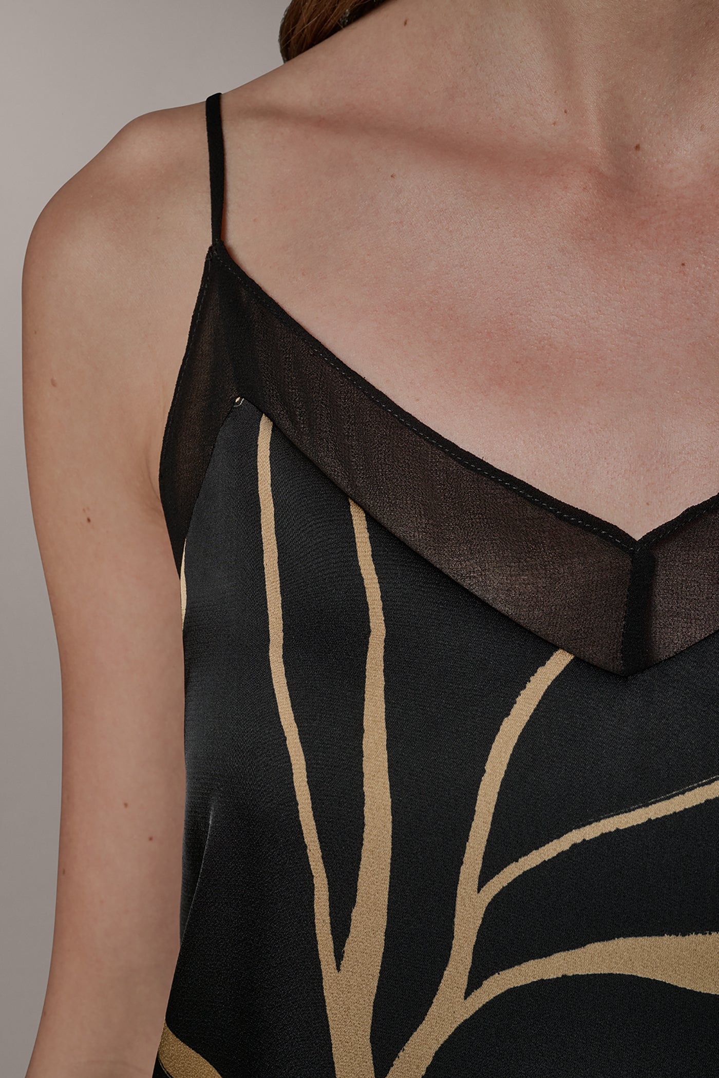 SLEEVELESS V-NECK PRINT CAMI VIEW 5 | Tops
