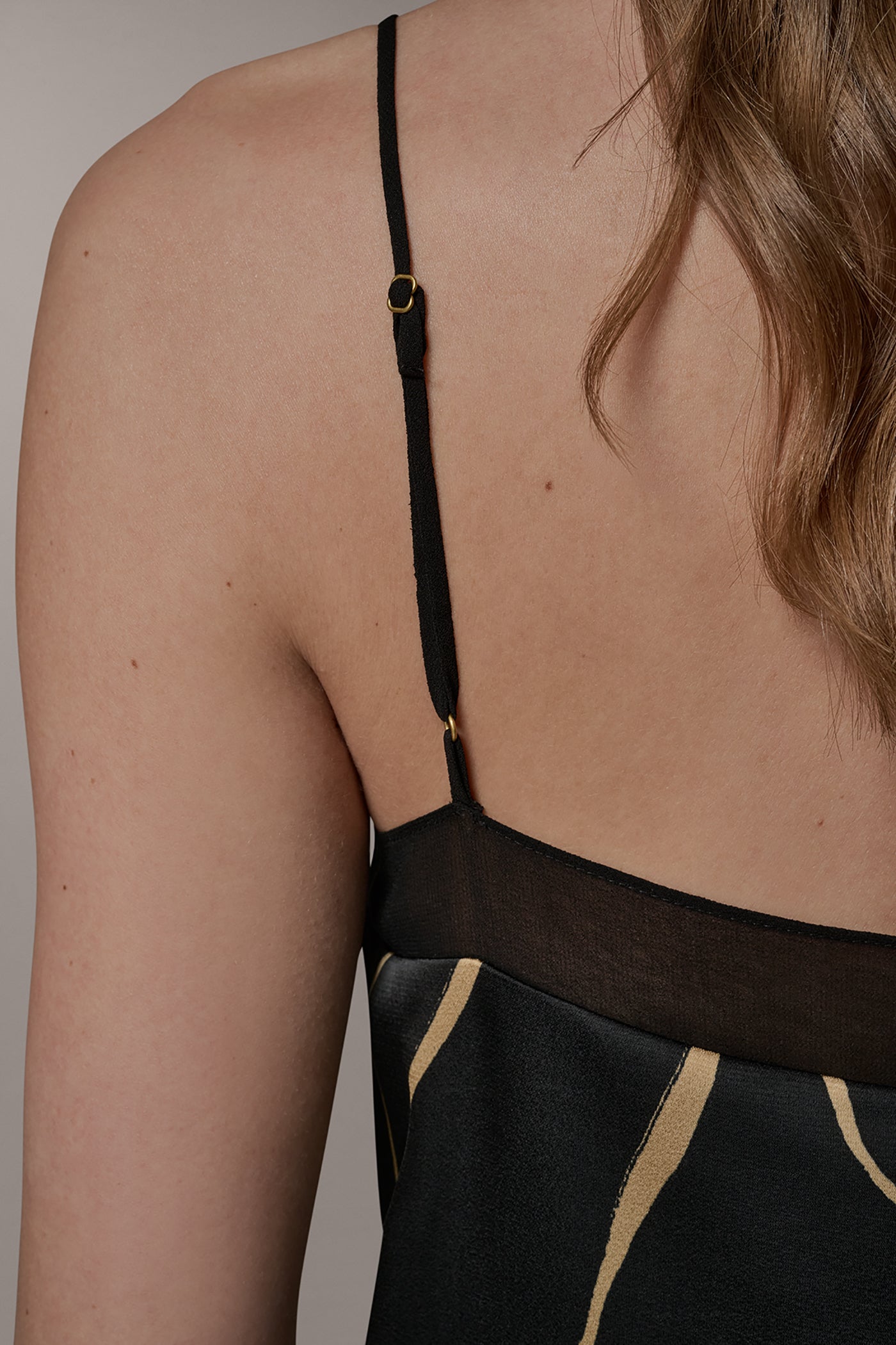 SLEEVELESS V-NECK PRINT CAMI VIEW 6 | Tops