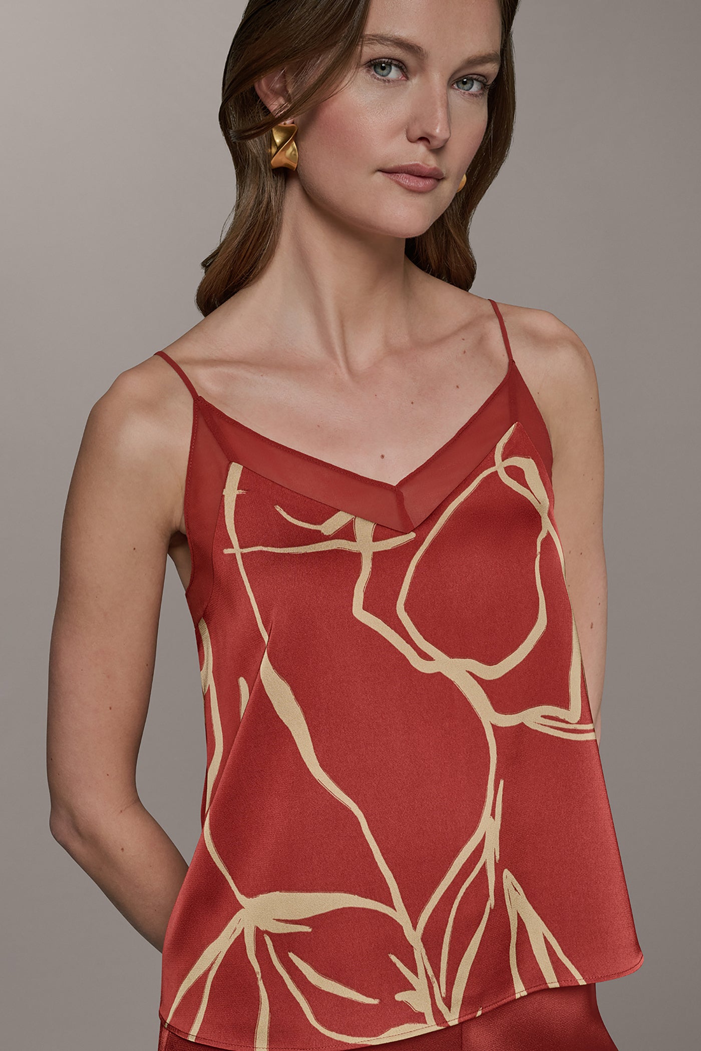 SLEEVELESS V-NECK PRINT CAMI (alternate view)