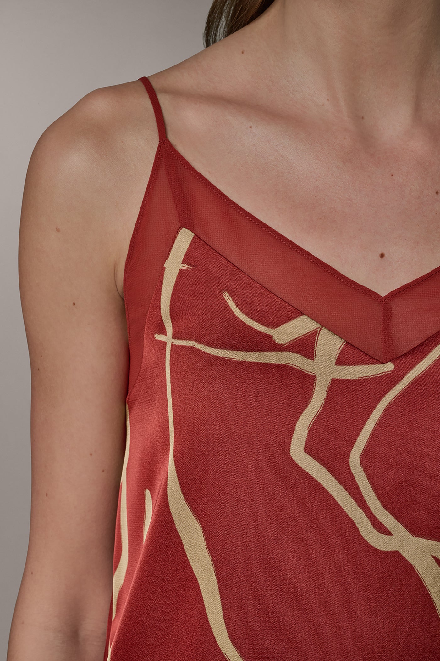SLEEVELESS V-NECK PRINT CAMI VIEW 5 | New Arrivals