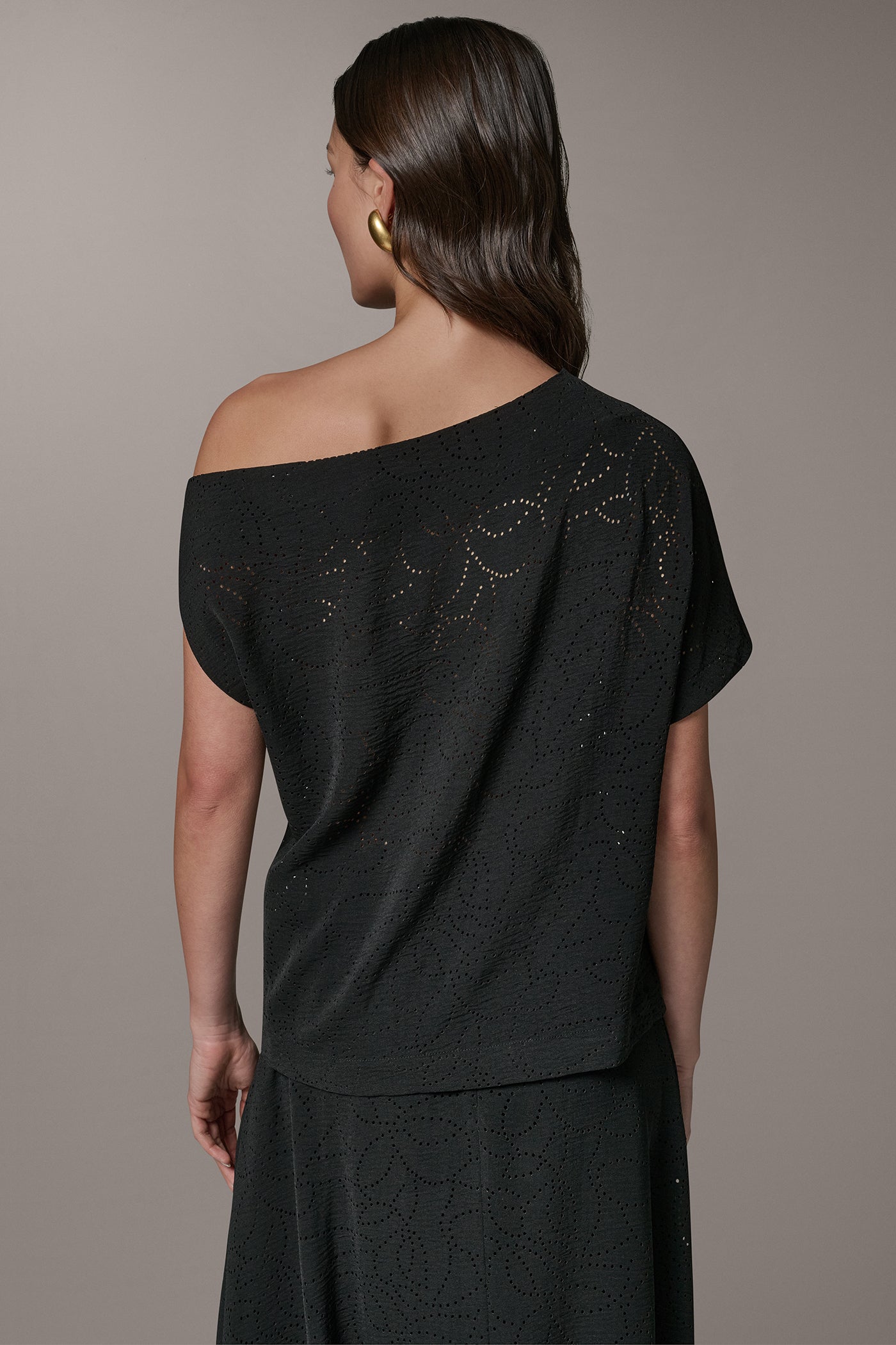 SLEEVELESS ASYMMETRIC LASER CUT TOP VIEW 3 | Tops