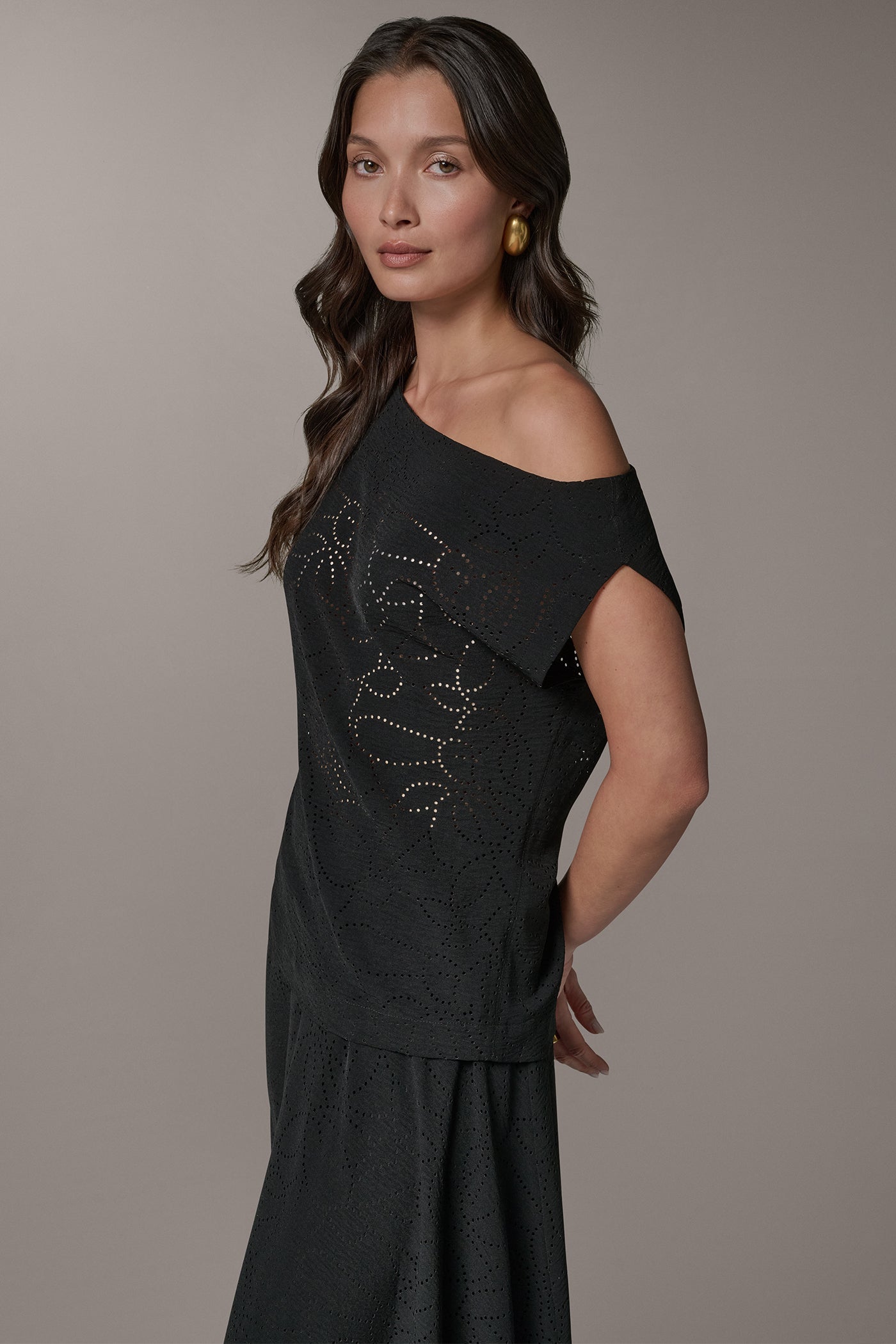 SLEEVELESS ASYMMETRIC LASER CUT TOP VIEW 4 | Tops