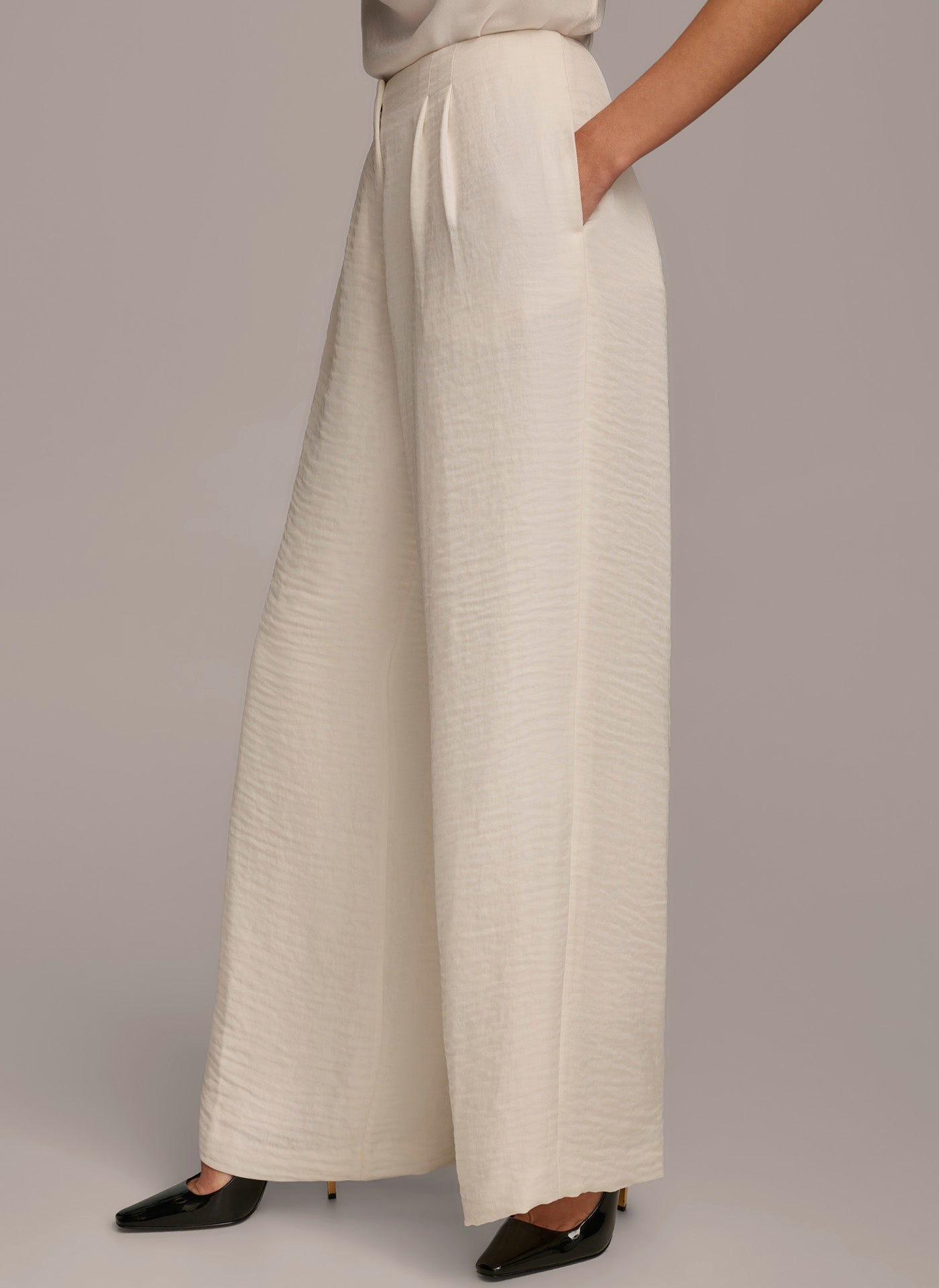 PLEATED WIDE LEG PANT