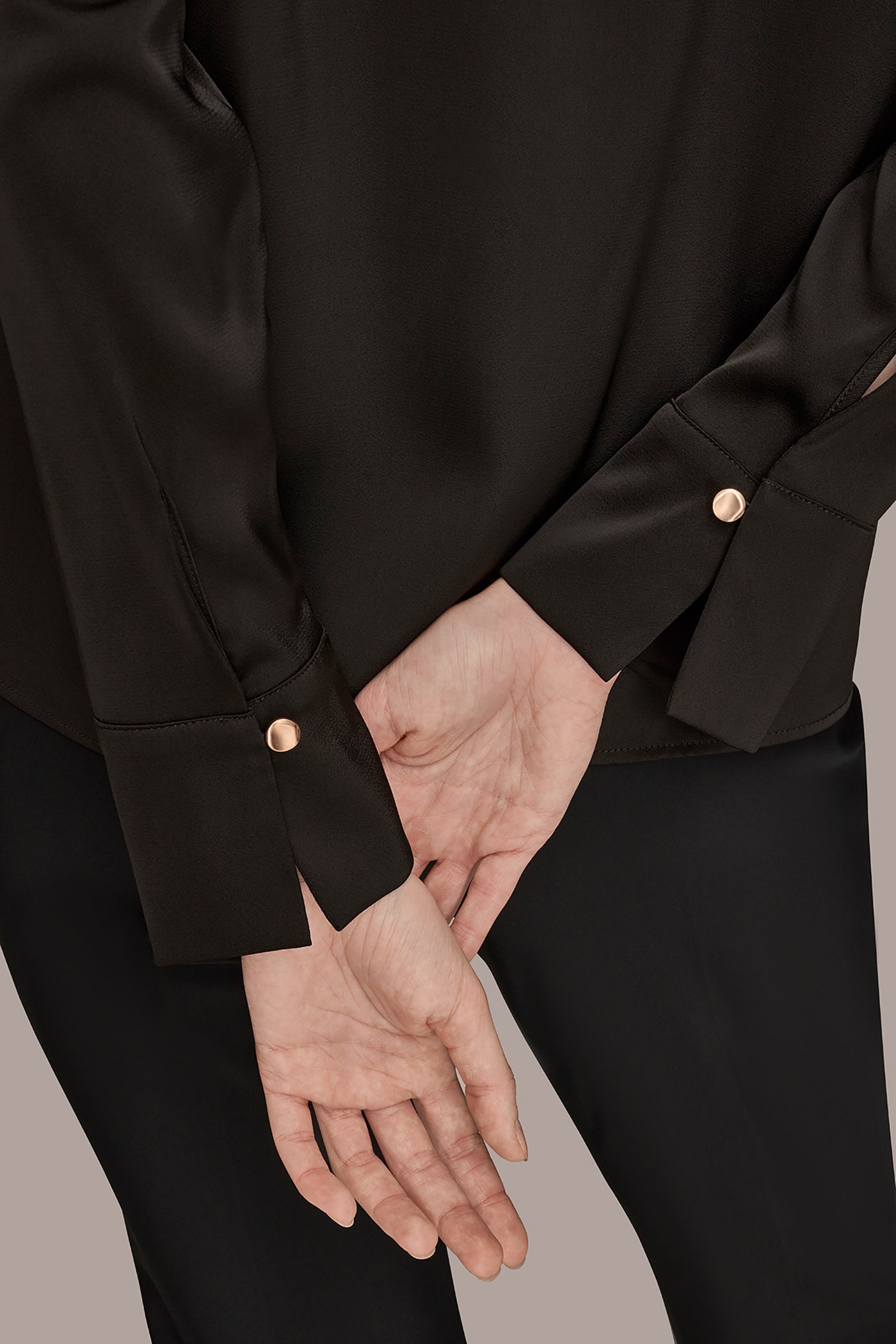 LONG SLEEVE WITH KEYHOLE HARDWARE VIEW 3