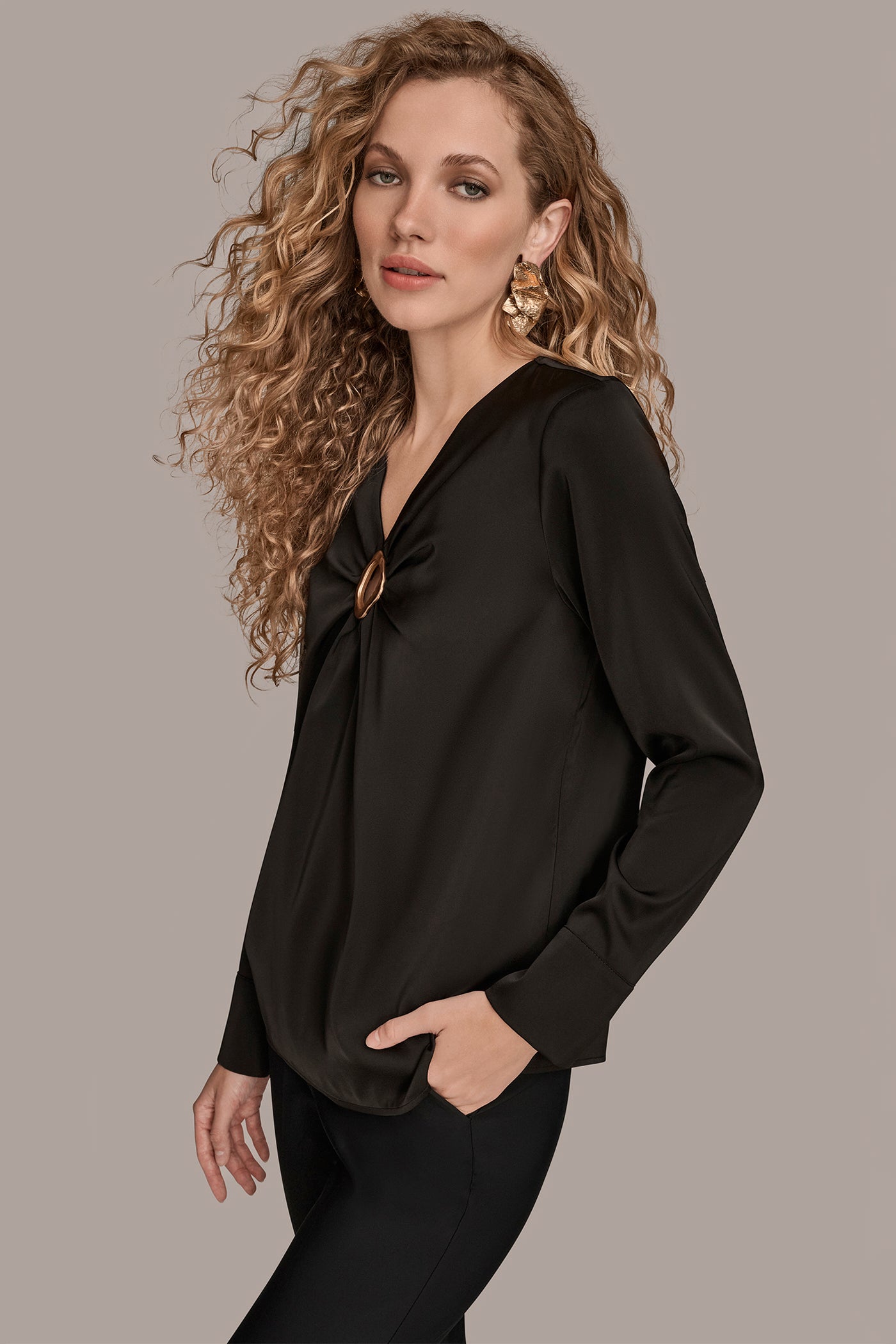 LONG SLEEVE WITH KEYHOLE HARDWARE VIEW 7