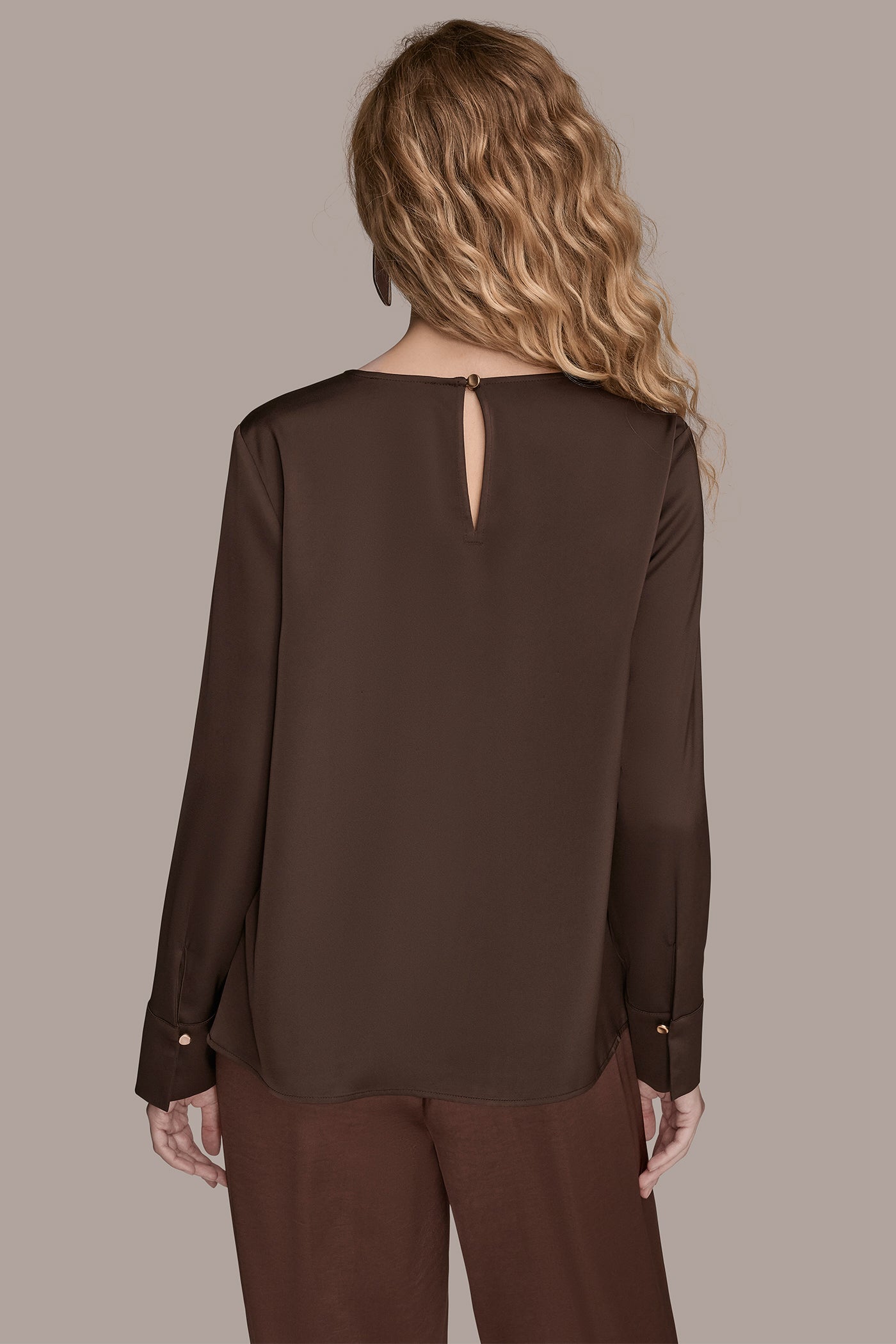 LONG SLEEVE WITH KEYHOLE HARDWARE | View 2 | Products
