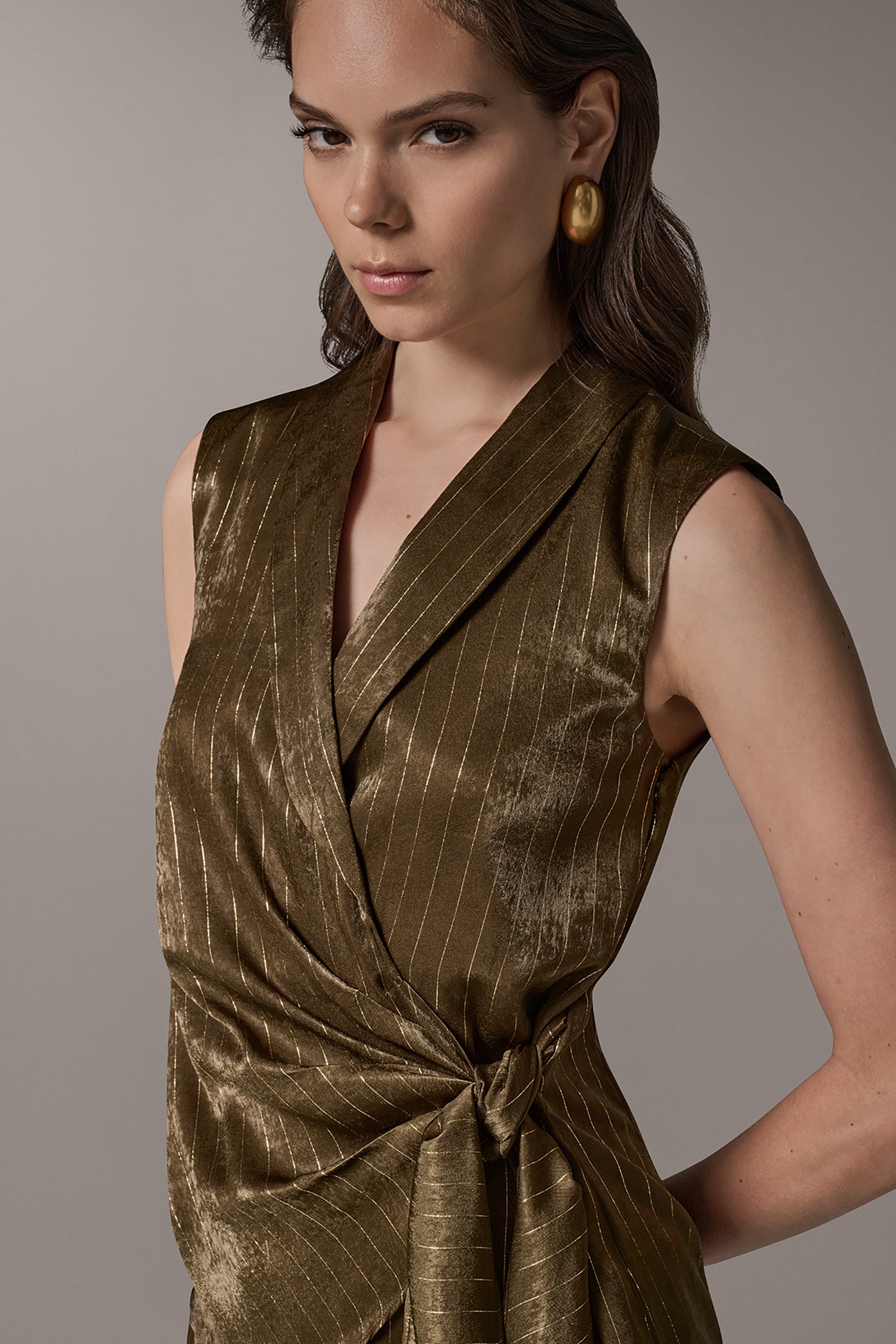 SLEEVELESS TIE WAIST WRAP BLOUSE VIEW 5
