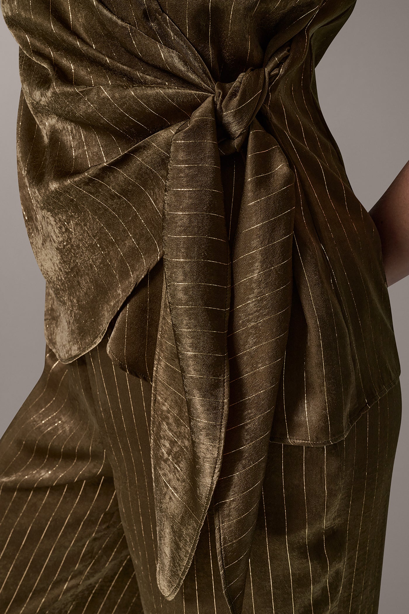 SLEEVELESS TIE WAIST WRAP BLOUSE VIEW 6