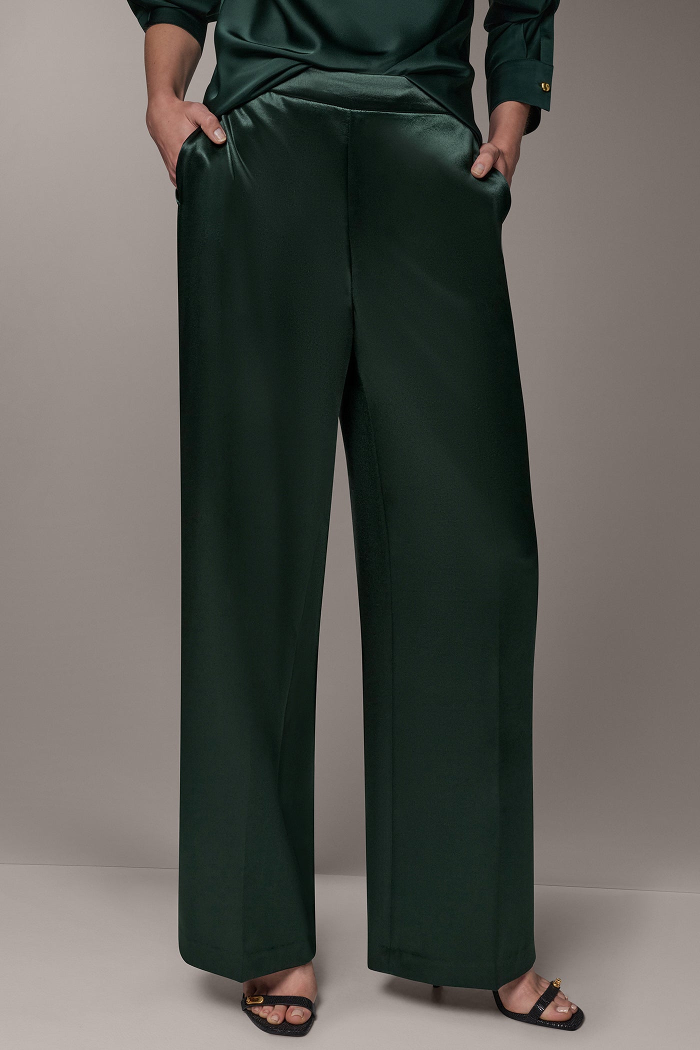 HIGH-RISE PLEATED WIDE-LEG PANT VIEW 1