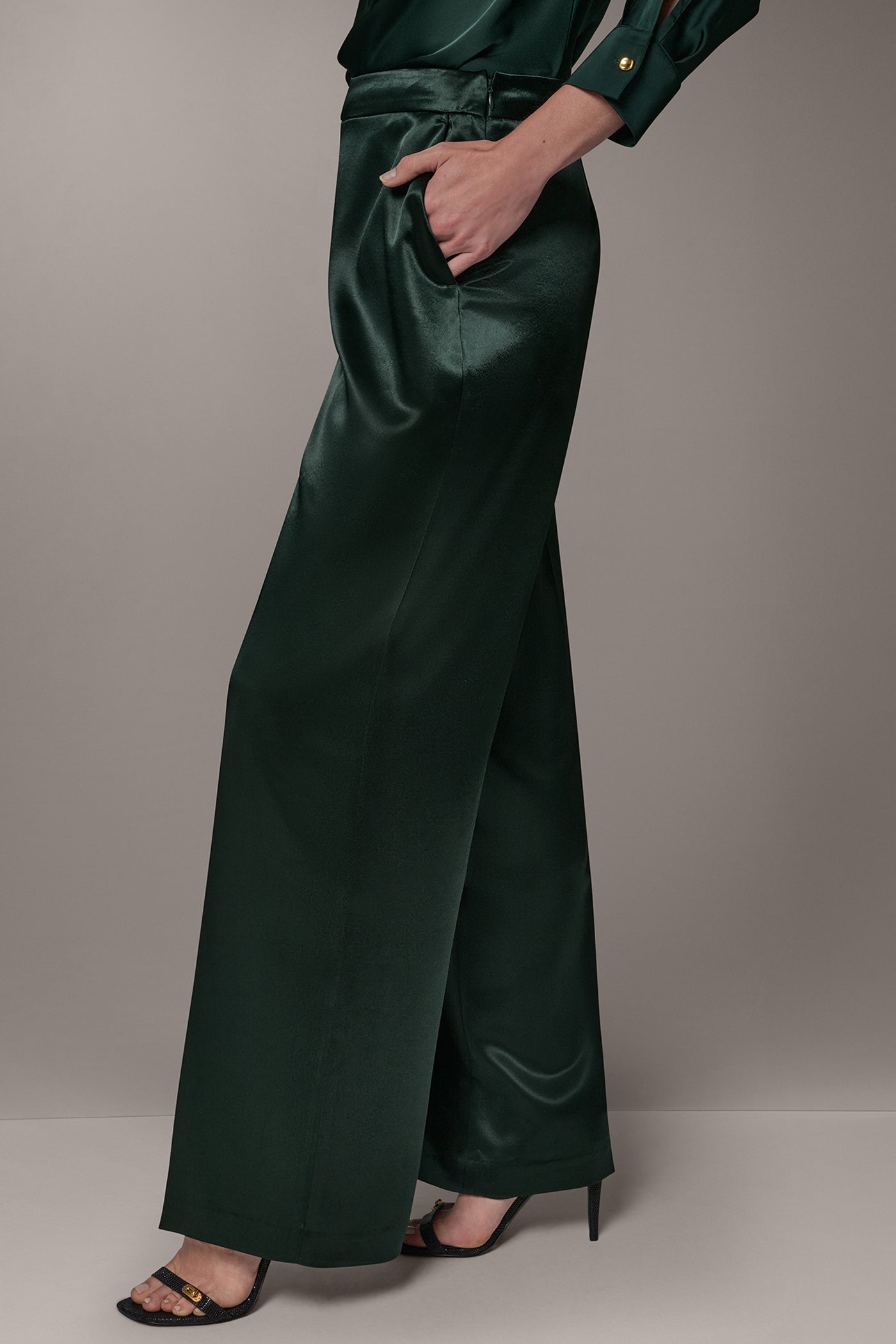 HIGH-RISE PLEATED WIDE-LEG PANT VIEW 2