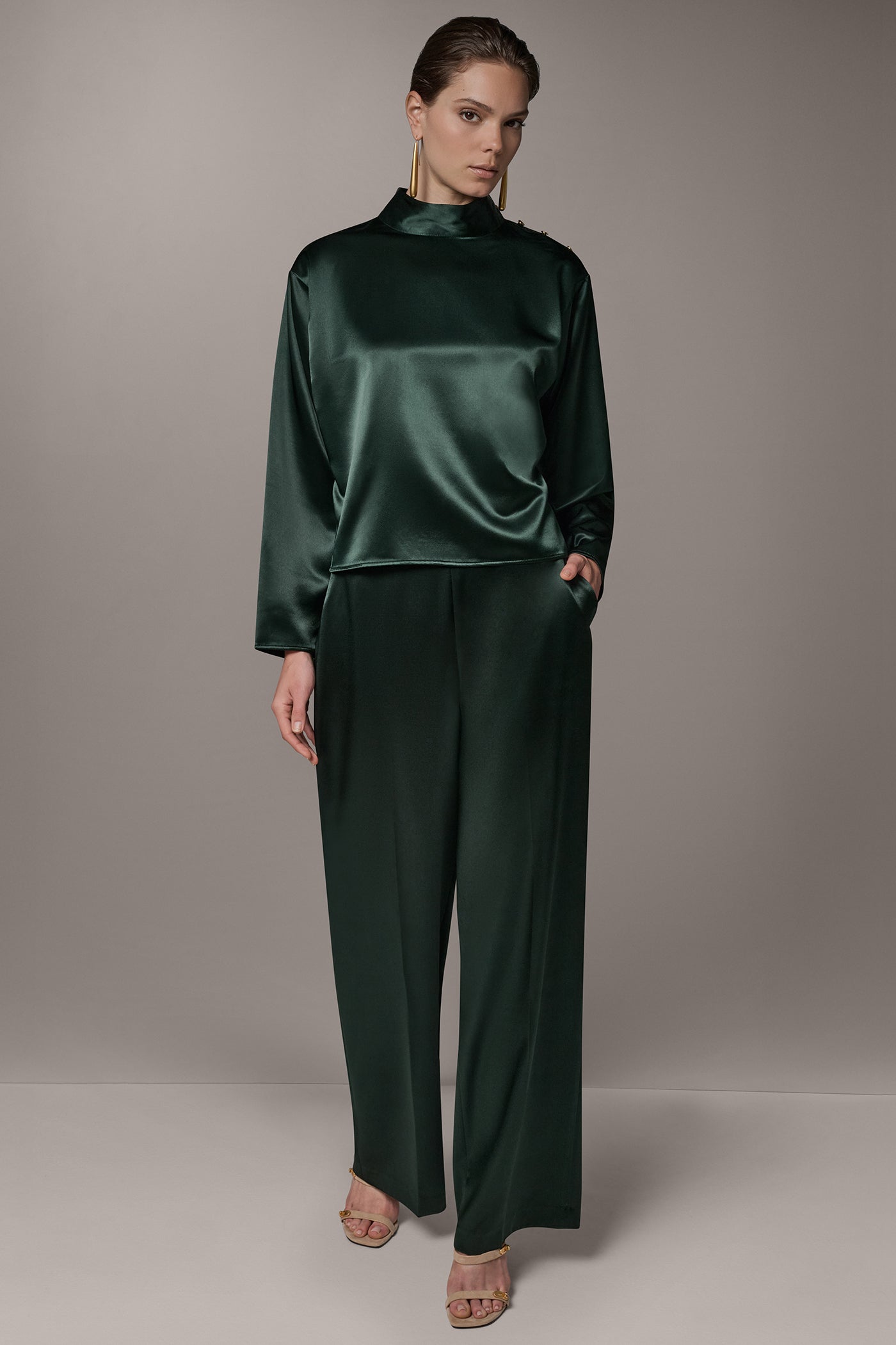 BUTTON SHOULDER TURTLENECK CAPE VIEW 7