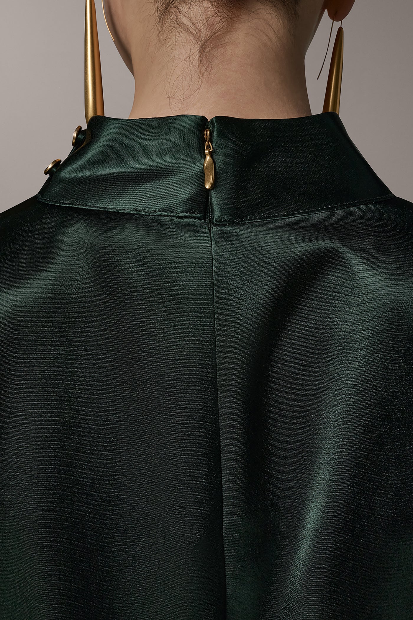 BUTTON SHOULDER TURTLENECK CAPE VIEW 5