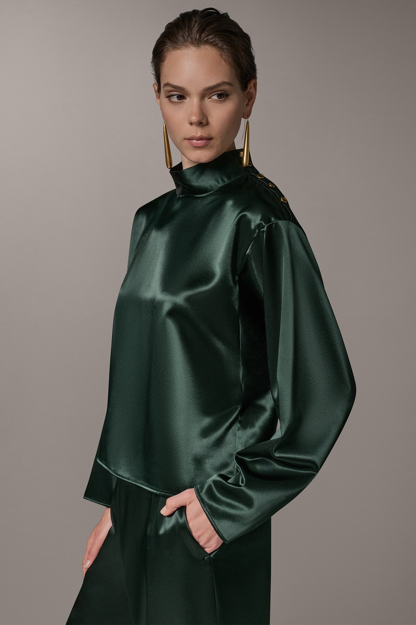 BUTTON SHOULDER TURTLENECK CAPE VIEW 4