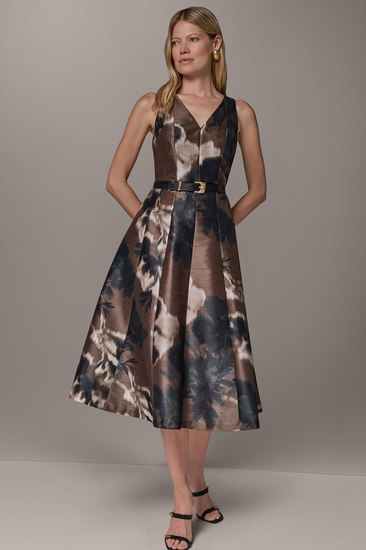SLEEVELESS FLORAL V-NECK MIDI DRESS VIEW 1