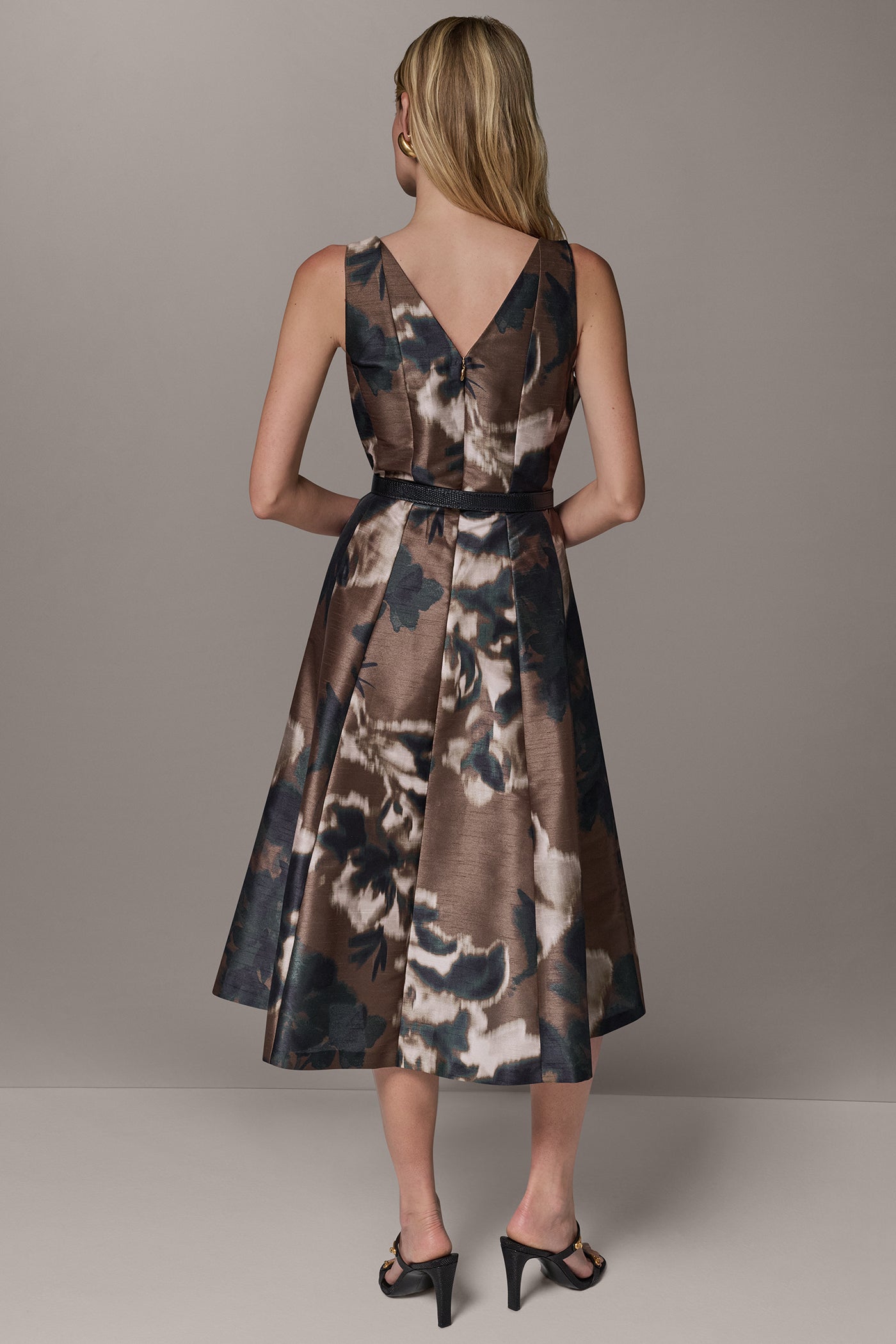 SLEEVELESS FLORAL V-NECK MIDI DRESS VIEW 3