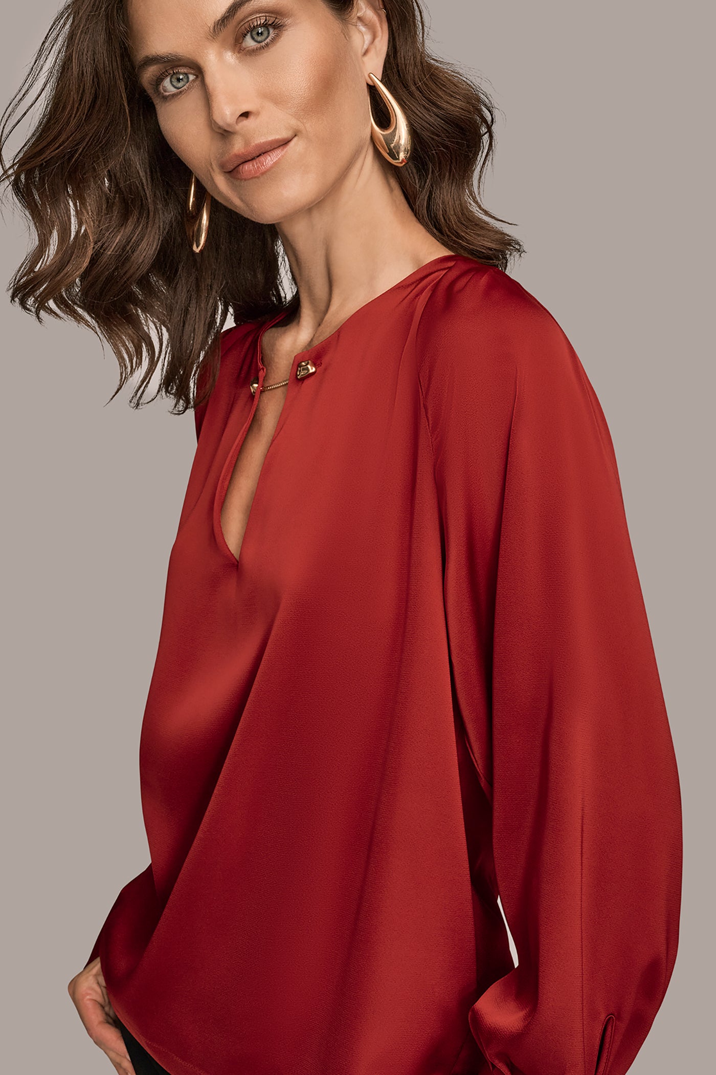 CHAIN-TRIMMED KEYHOLE TOP VIEW 4 | Tops