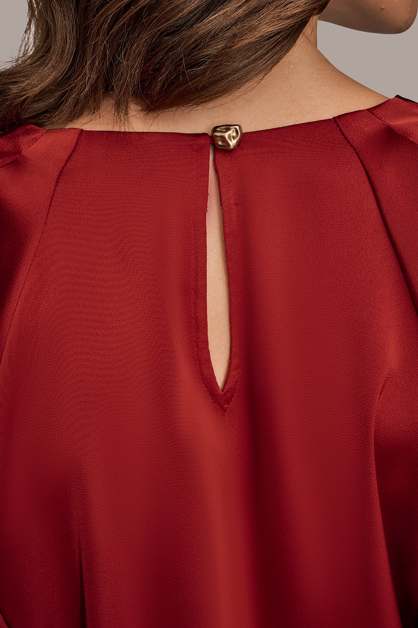 CHAIN-TRIMMED KEYHOLE TOP VIEW 5 | Tops