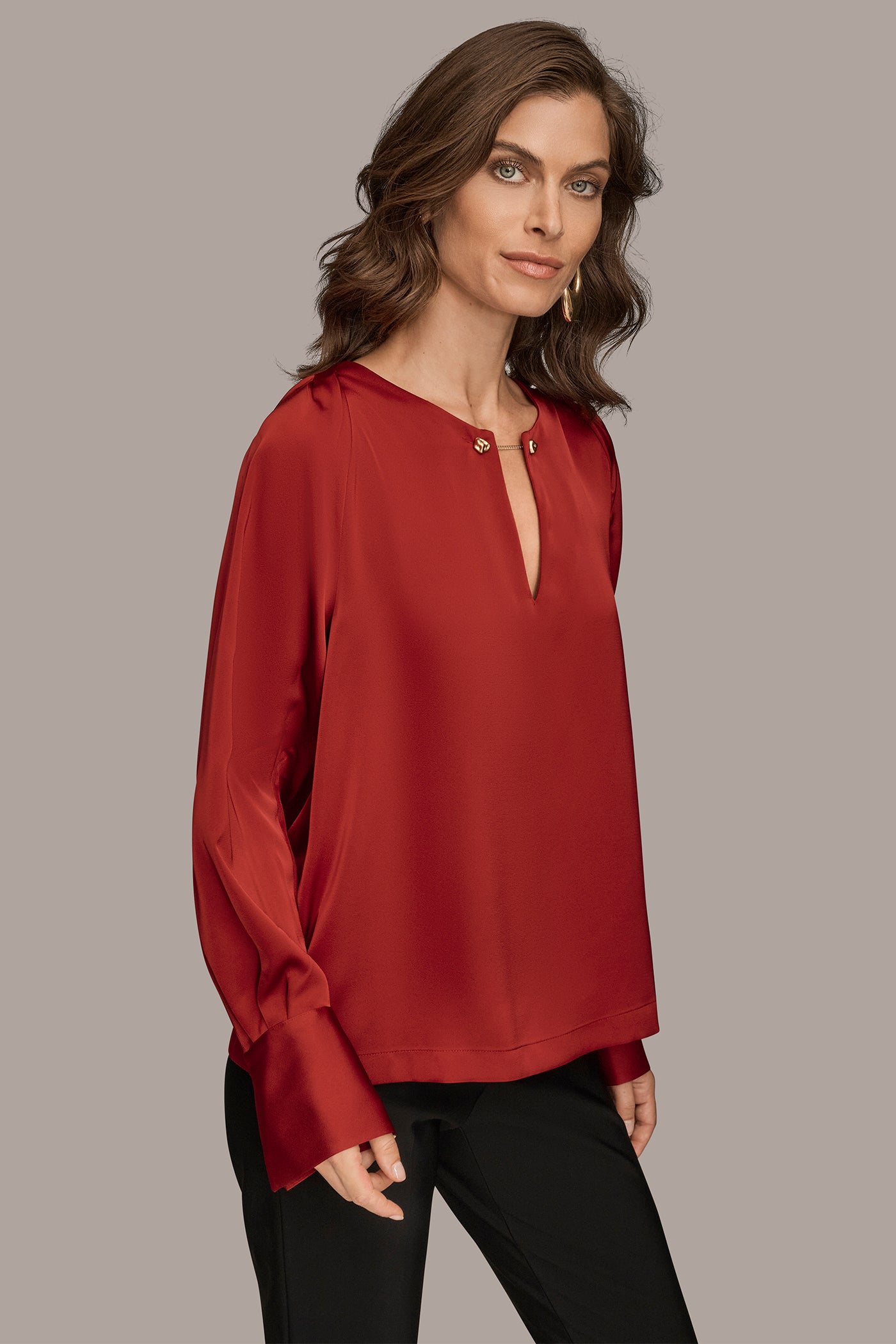 CHAIN-TRIMMED KEYHOLE TOP VIEW 3 | Tops