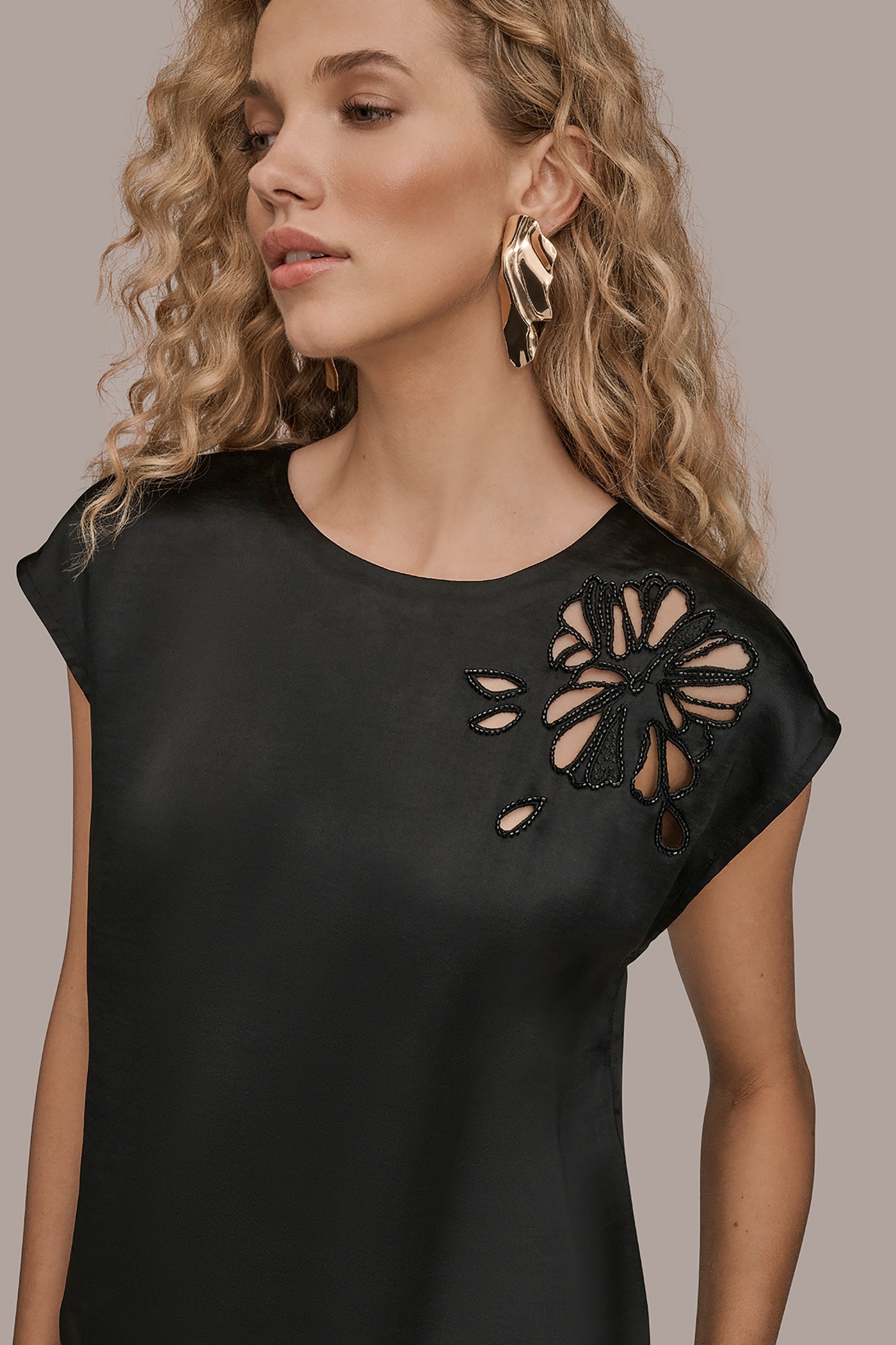 FLORAL-EMBROIDERED BLOUSE VIEW 4 | Tops
