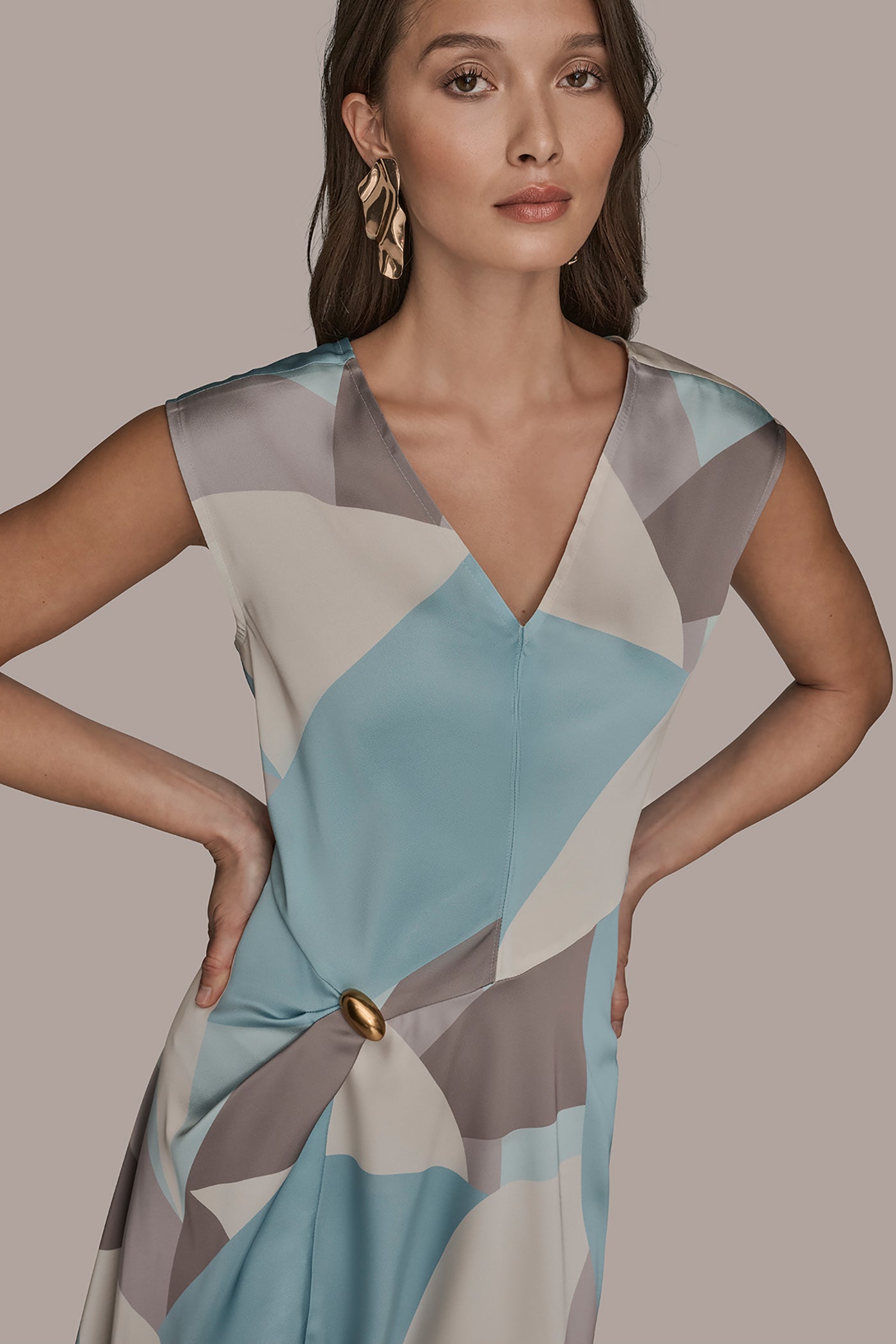 CAP-SLEEVE V-NECK PRINTED MIDI DRESS VIEW 4 | Holiday Collection