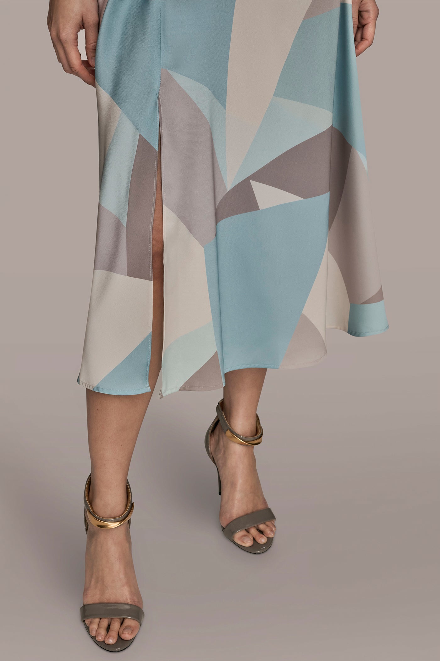 CAP-SLEEVE V-NECK PRINTED MIDI DRESS VIEW 5 | Holiday Collection