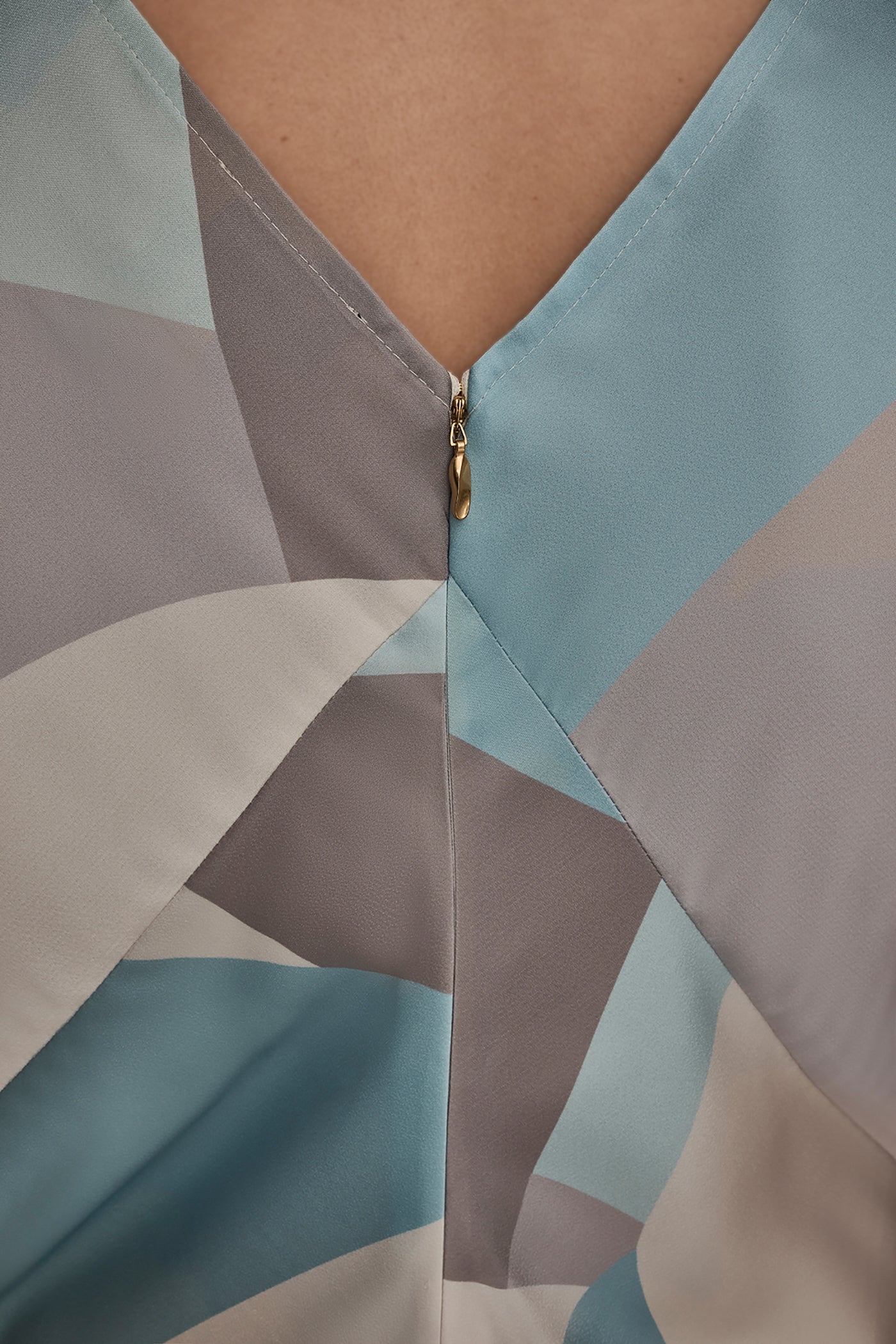 CAP-SLEEVE V-NECK PRINTED MIDI DRESS VIEW 6 | Holiday Collection