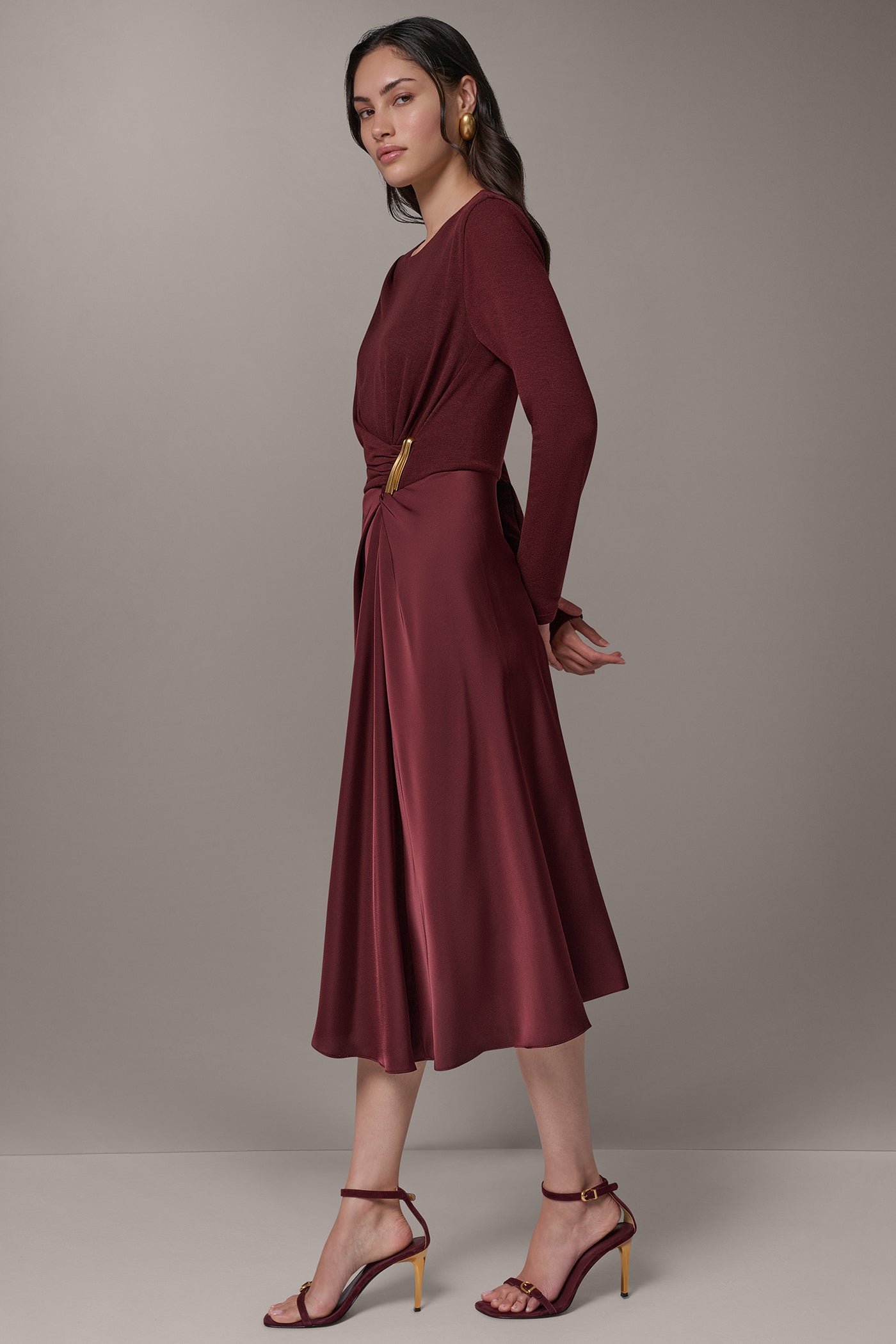 FIT-AND-FLARE MIDI DRESS VIEW 4