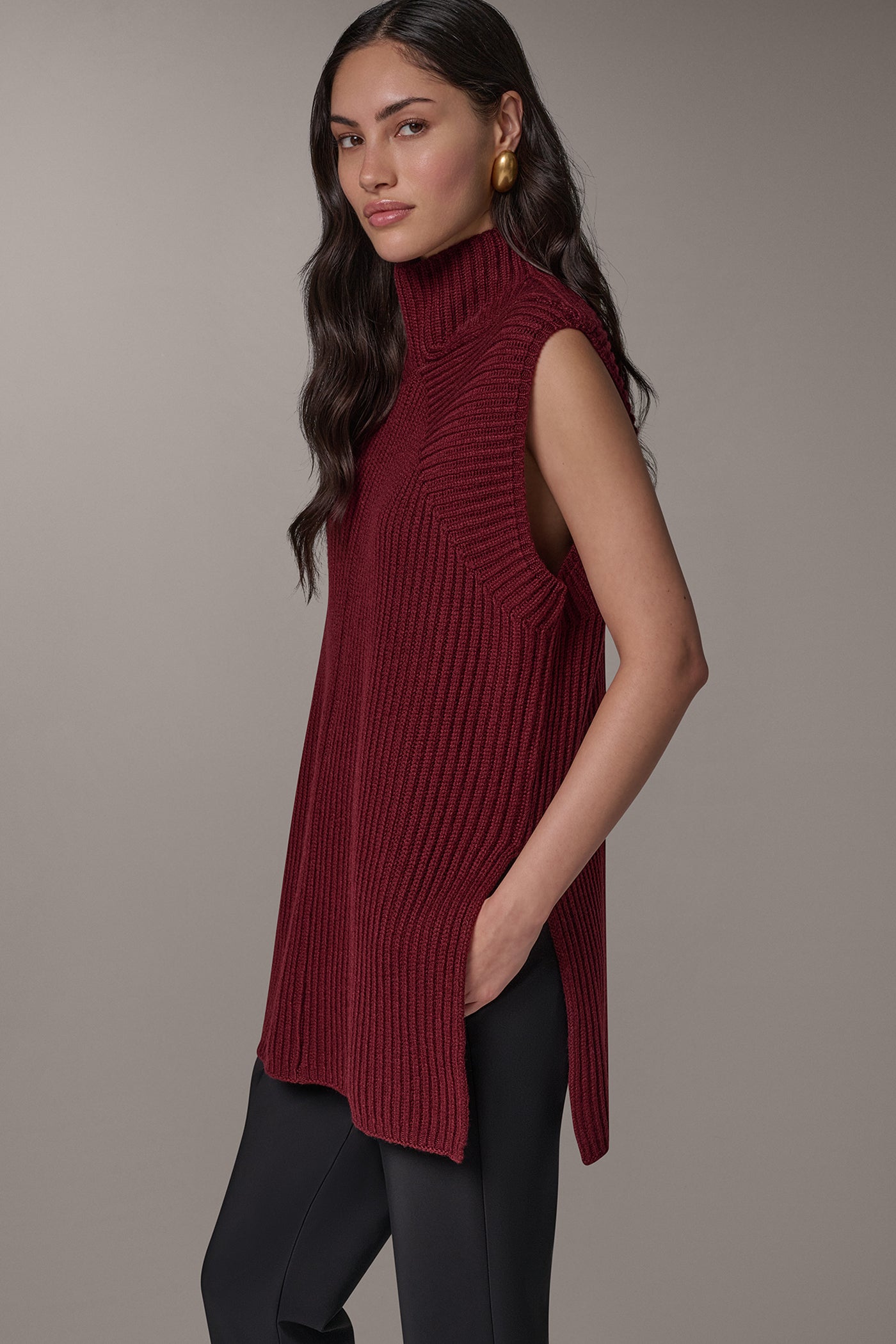 SLEEVELESS TURTLENECK SWEATER TUNIC VIEW 4