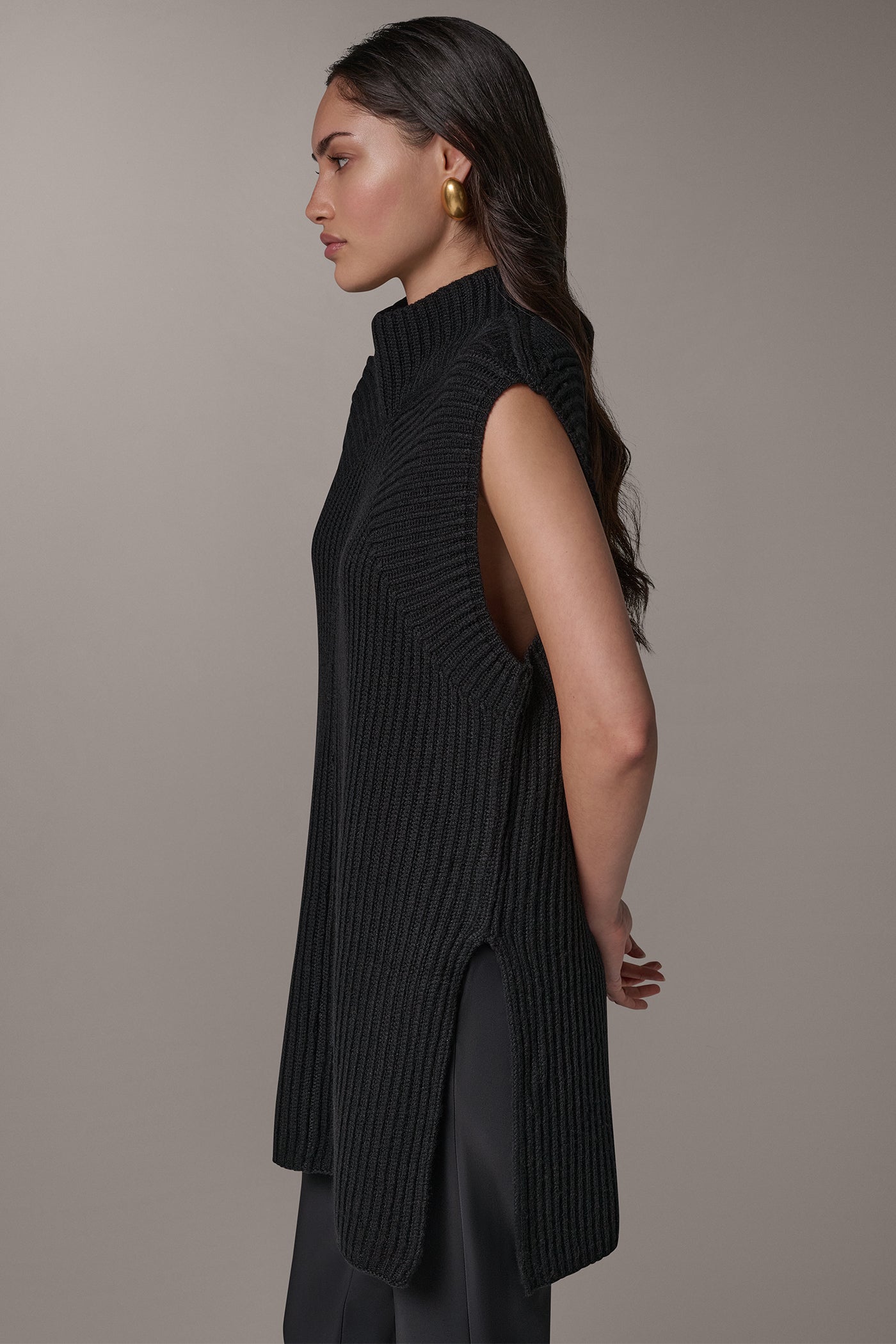 SLEEVELESS TURTLENECK SWEATER TUNIC VIEW 4