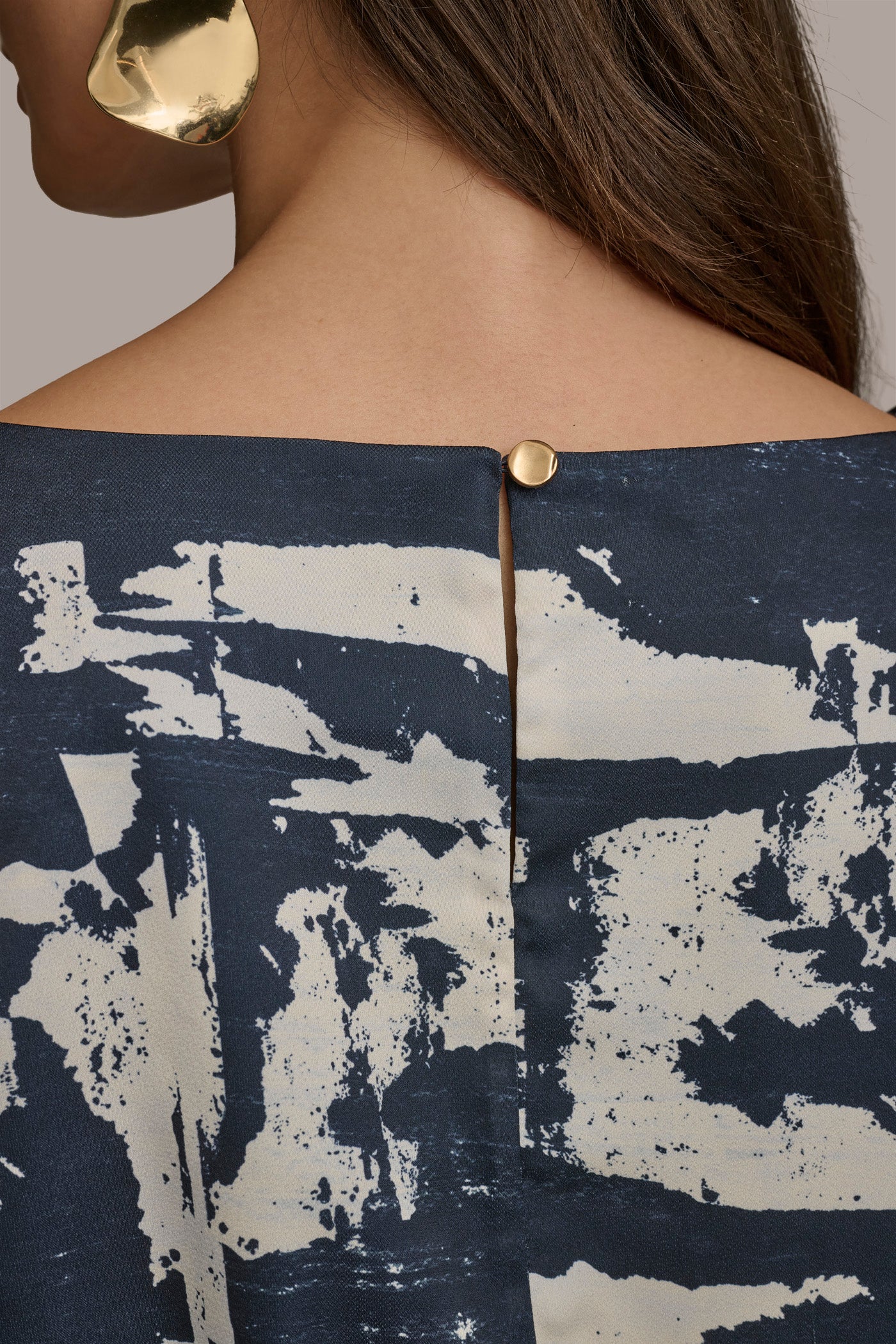 PRINTED TOP WITH HARDWARE VIEW 7 | Last Chance