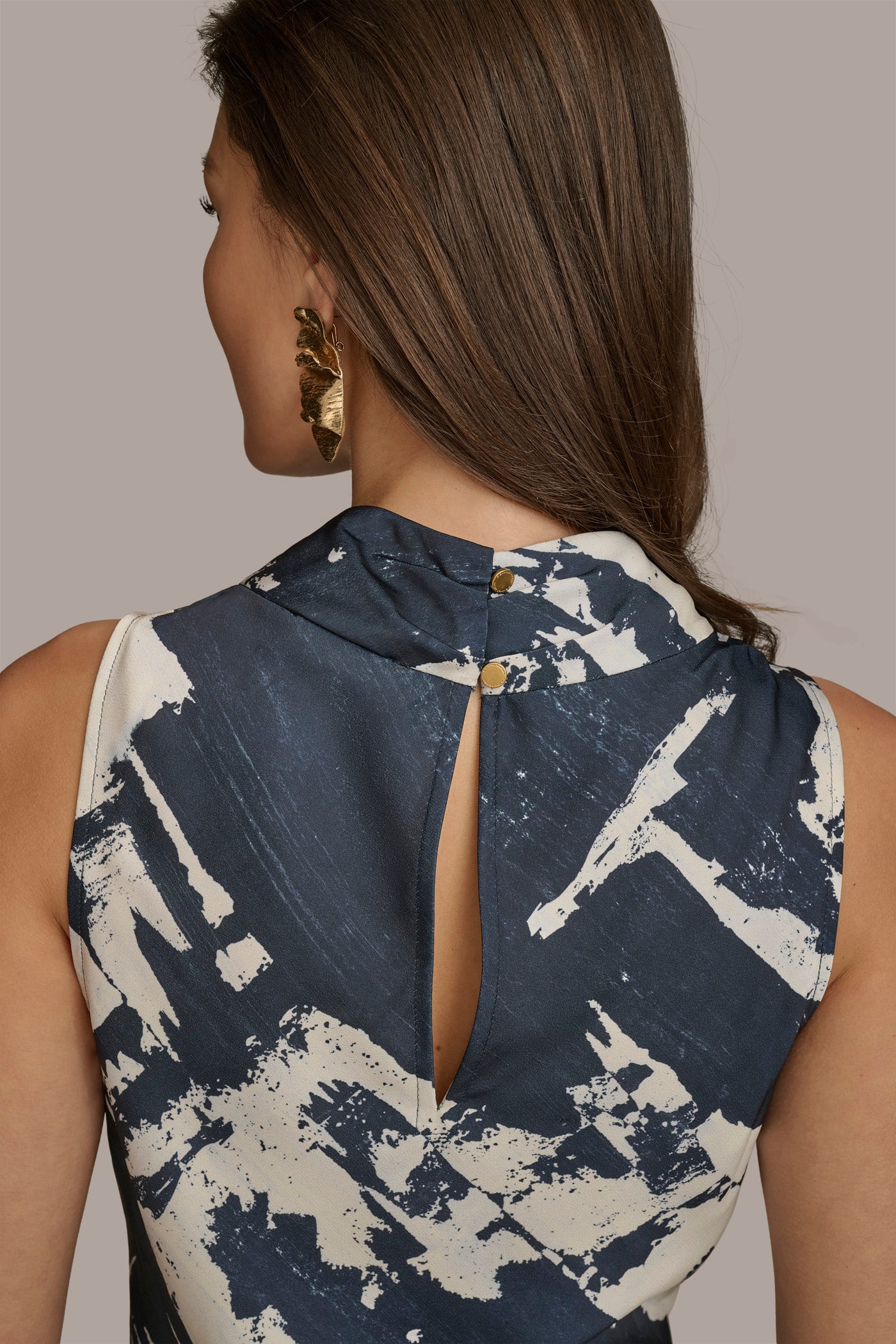 SLEEVELESS MOCK-NECK PRINTED MIDI DRESS VIEW 9 | SALE