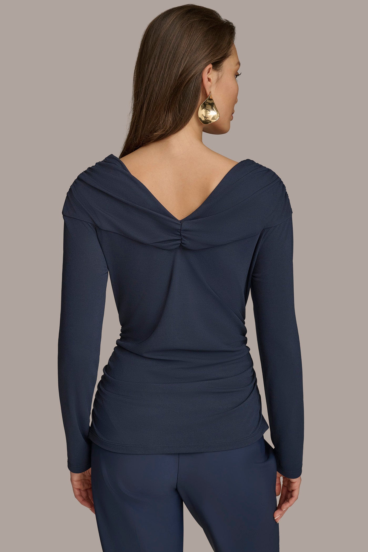 V-NECK WITH BAR HARDWARE TOP | View 2 | SALE