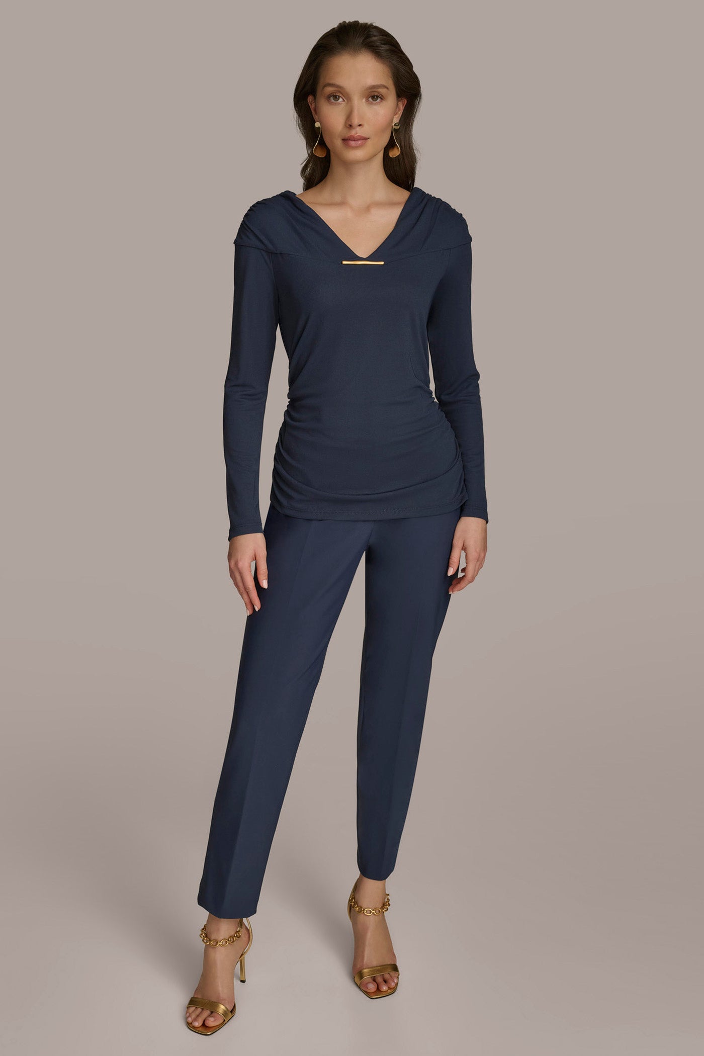 V-NECK WITH BAR HARDWARE TOP VIEW 4 | SALE