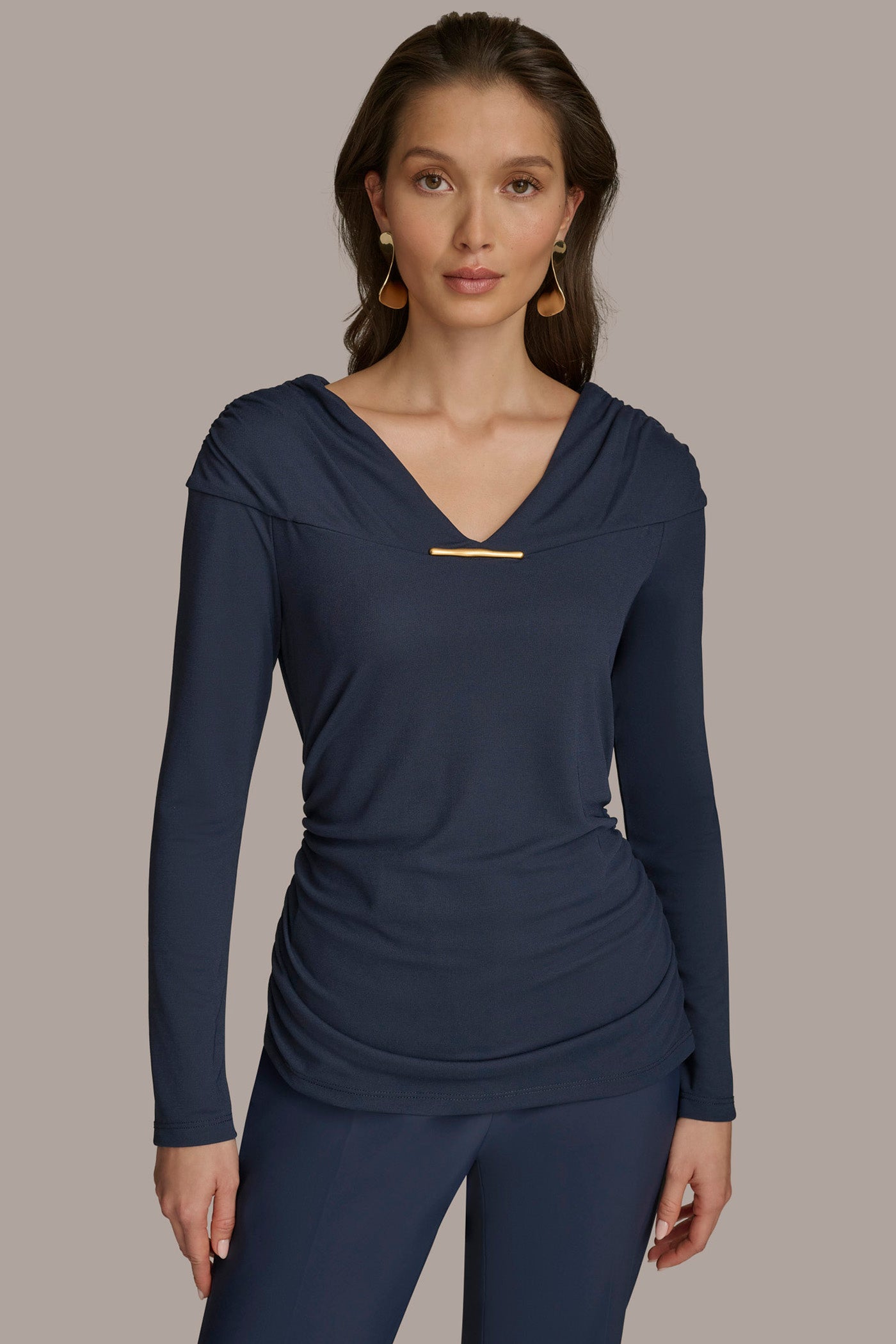V-NECK WITH BAR HARDWARE TOP | View 1 | SALE