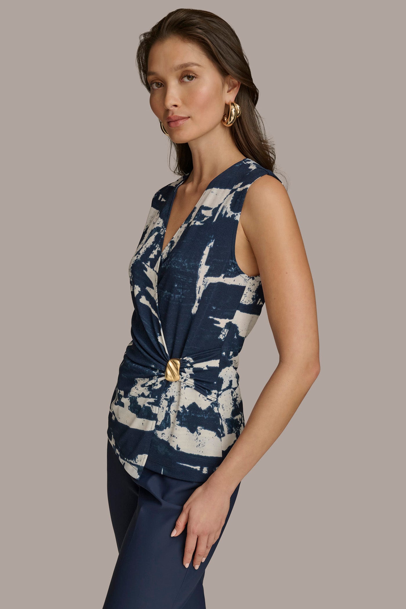 PRINTED TOP WITH WAIST HARDWARE VIEW 3 | SALE