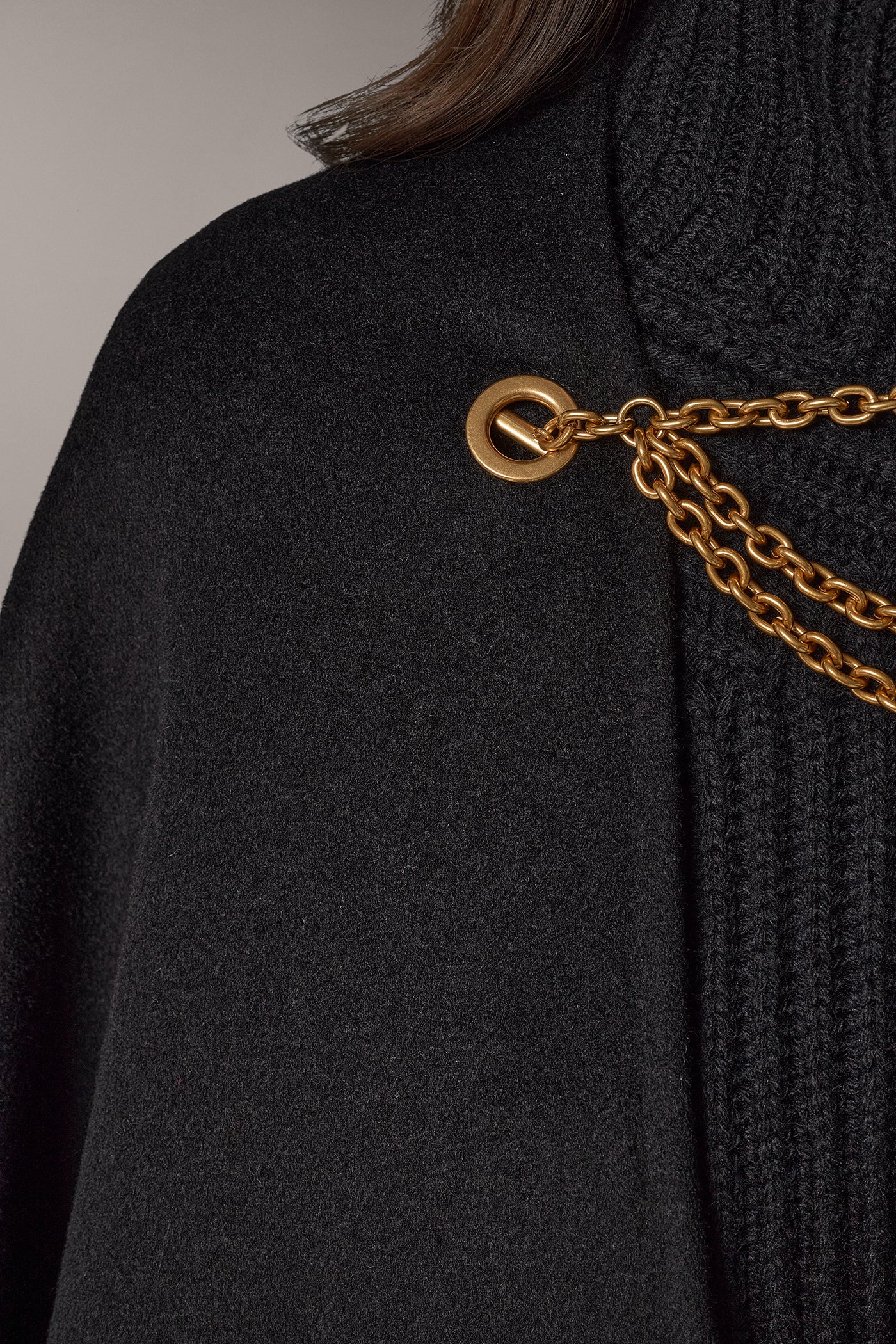 CHAIN DETAIL CAPE VIEW 9