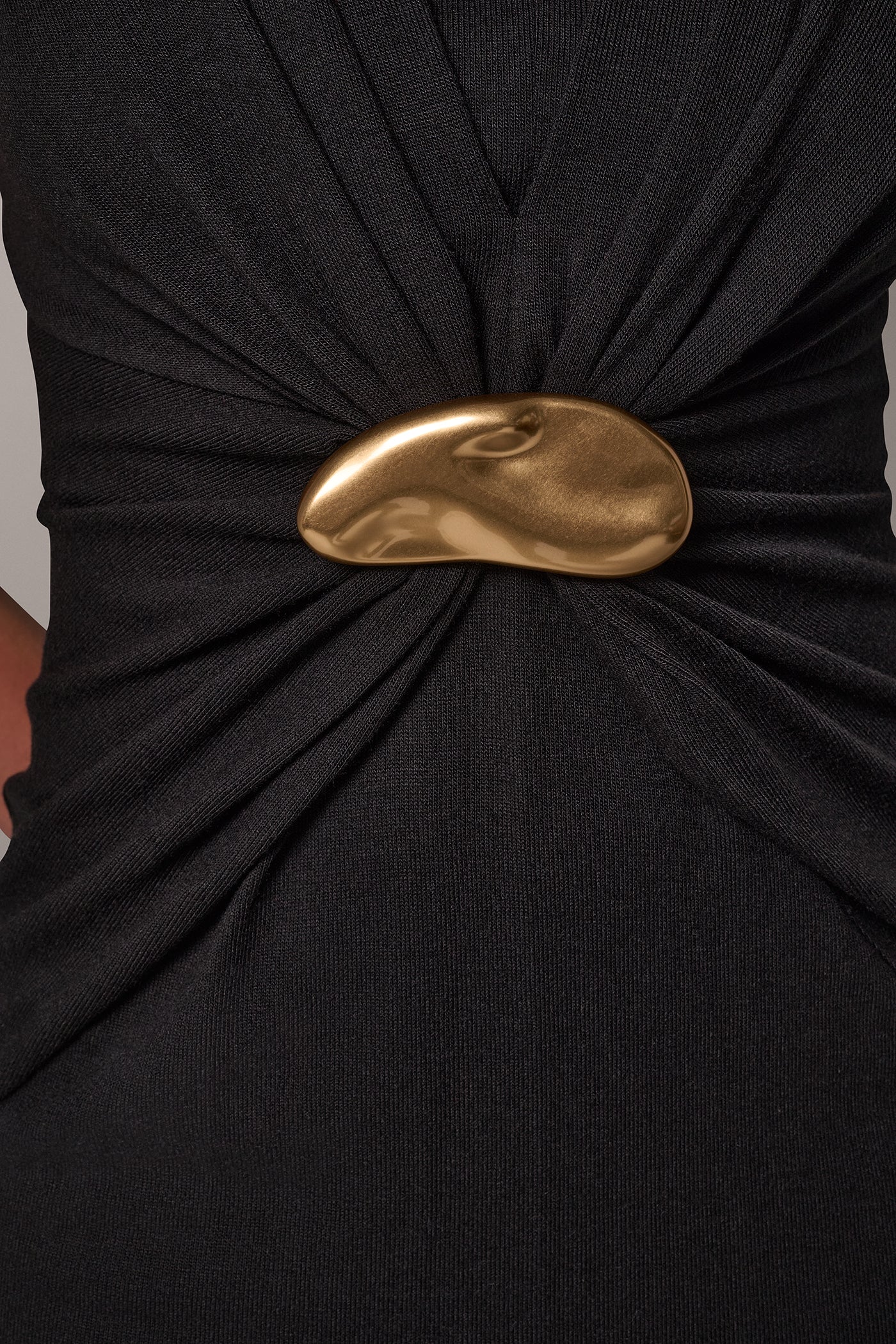 V-NECK SHEATH VIEW 5