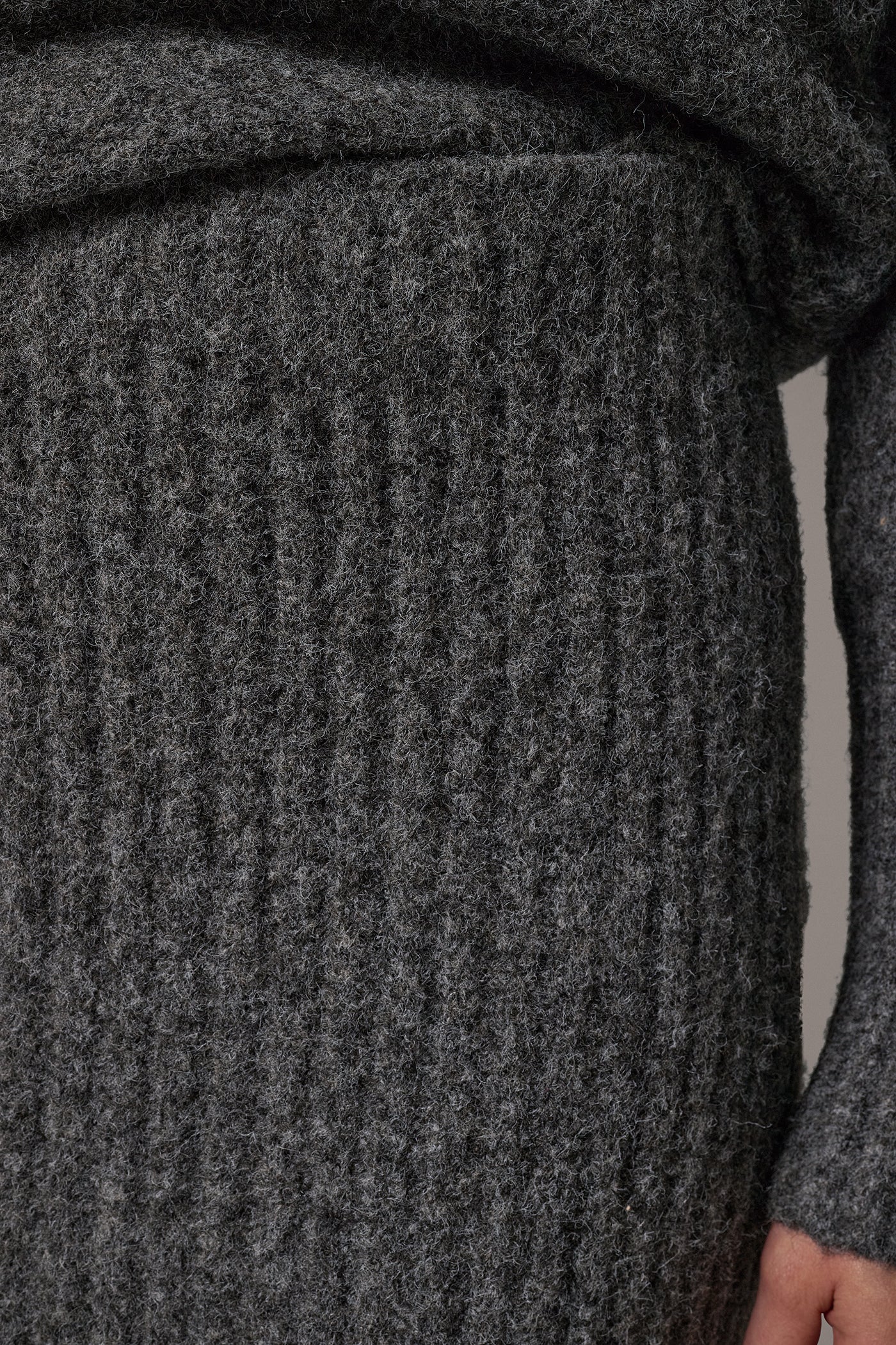 RIB MIDI SWEATER SKIRT VIEW 5