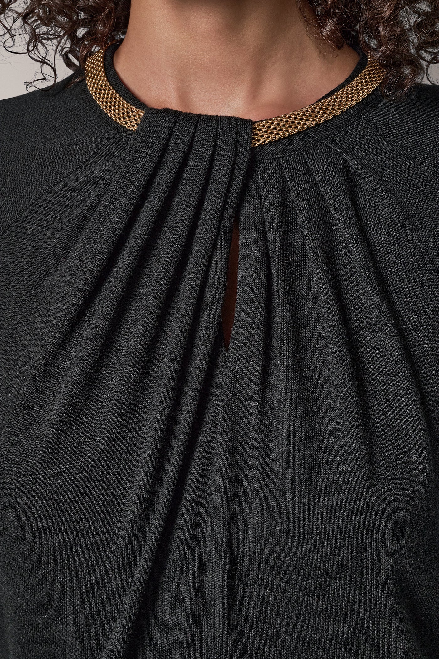 NECKLACE DETAIL TOP VIEW 6