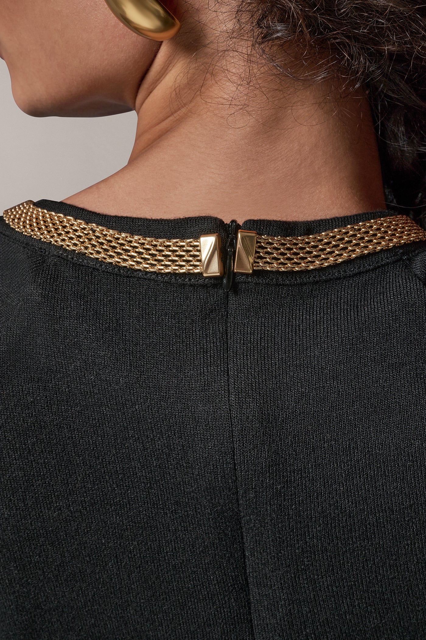 NECKLACE DETAIL TOP VIEW 5