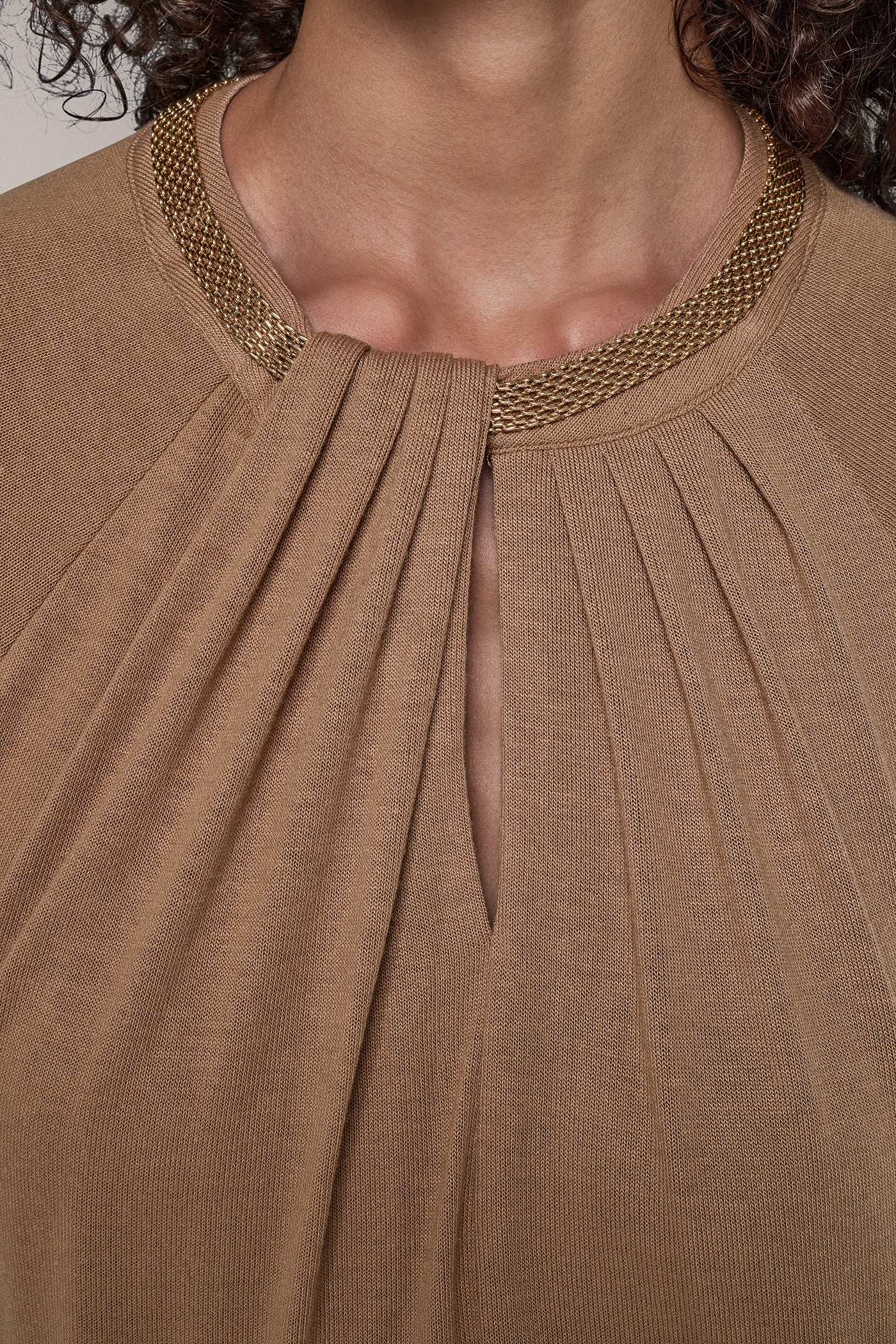 NECKLACE DETAIL TOP VIEW 8