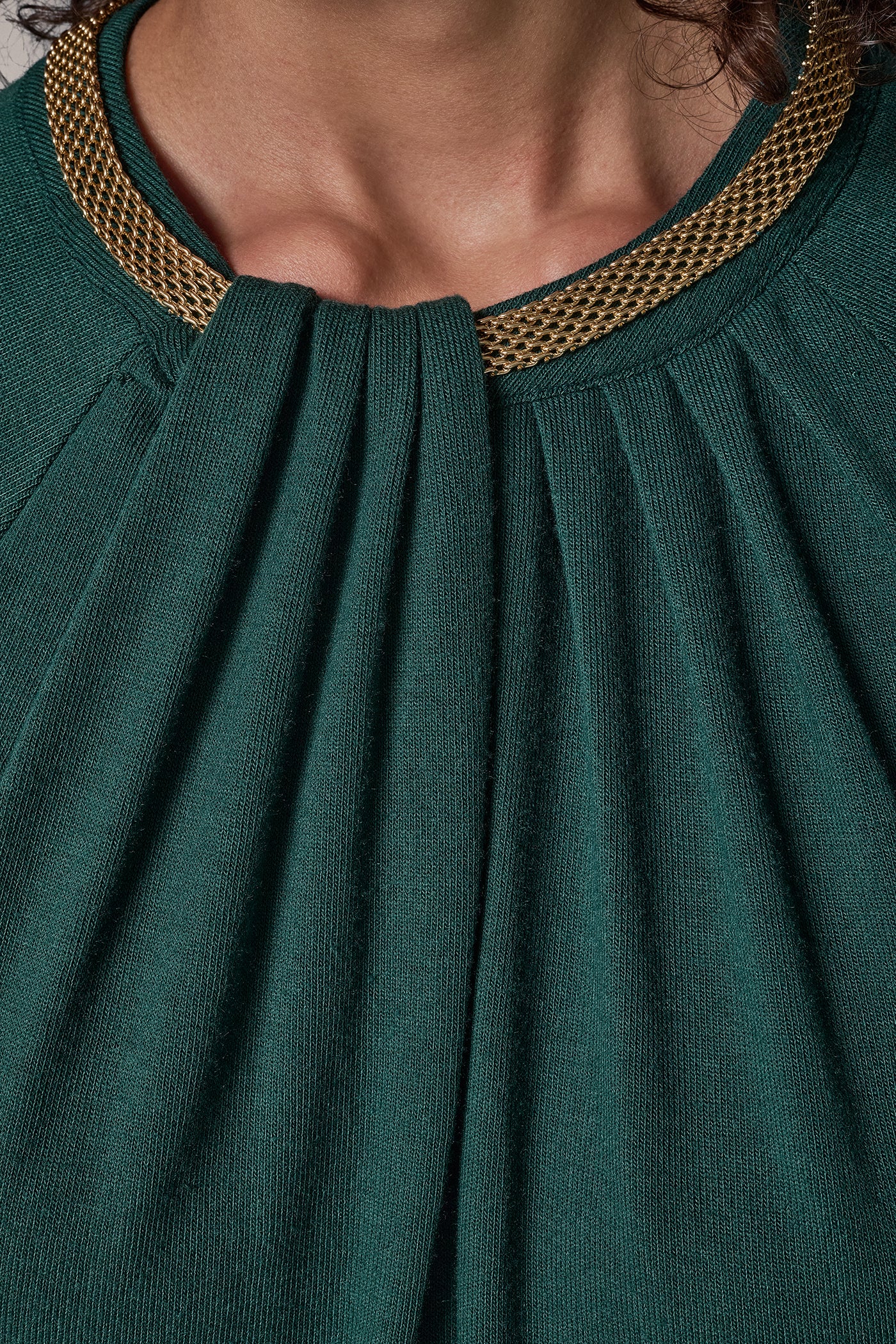 NECKLACE DETAIL TOP VIEW 7