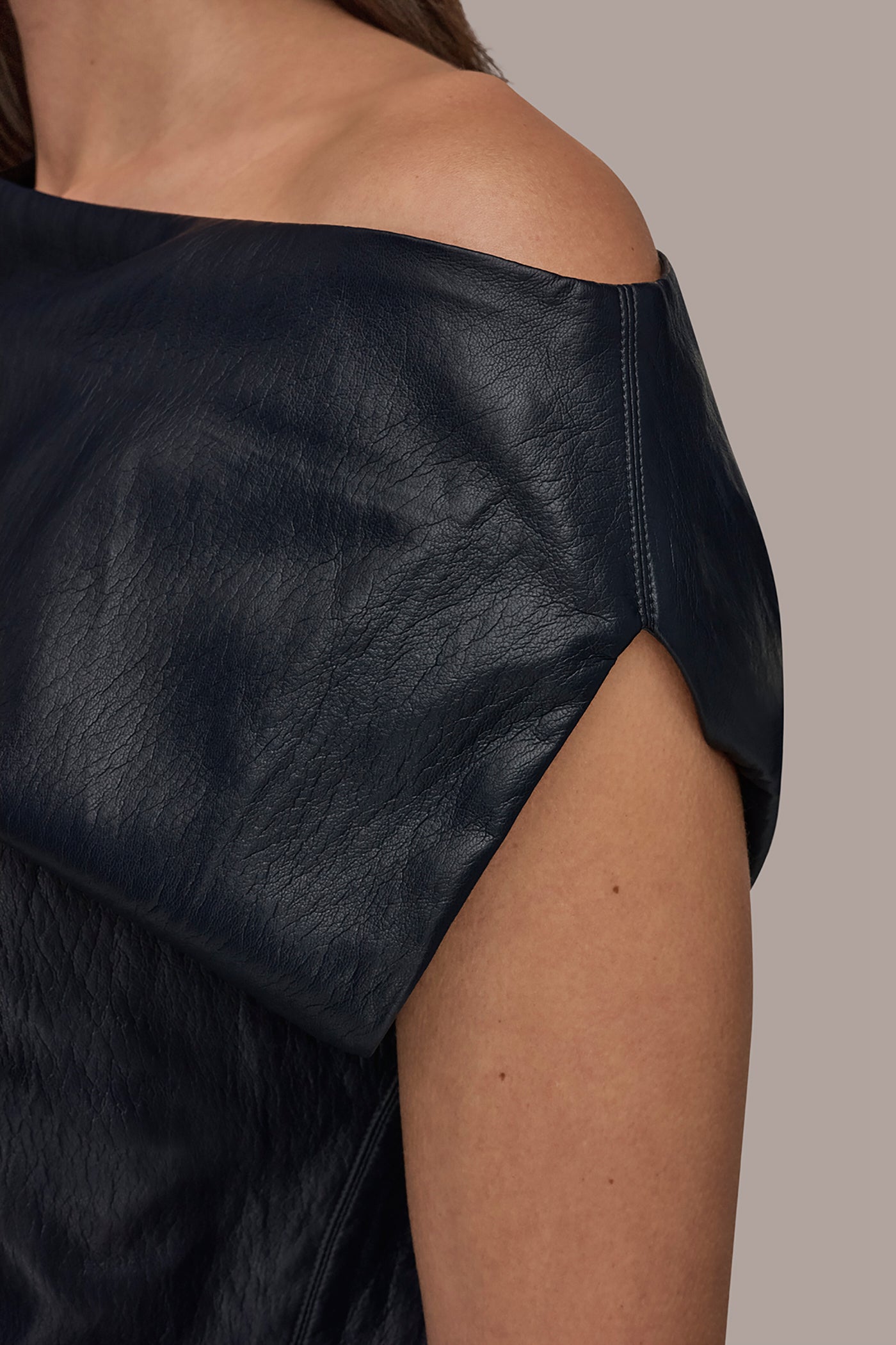 ASYMMETRIC ANGLE HEM TOP VIEW 5