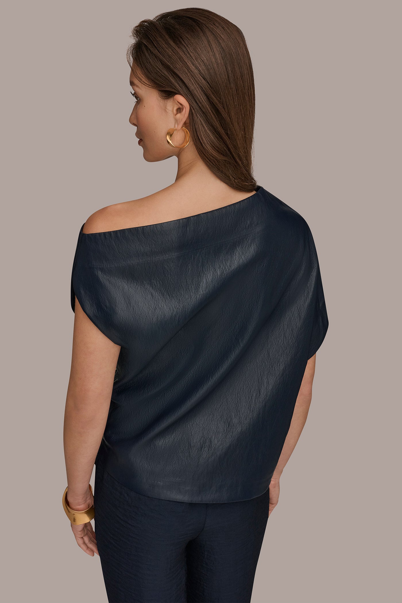 ASYMMETRIC ANGLE HEM TOP | View 2 | Products