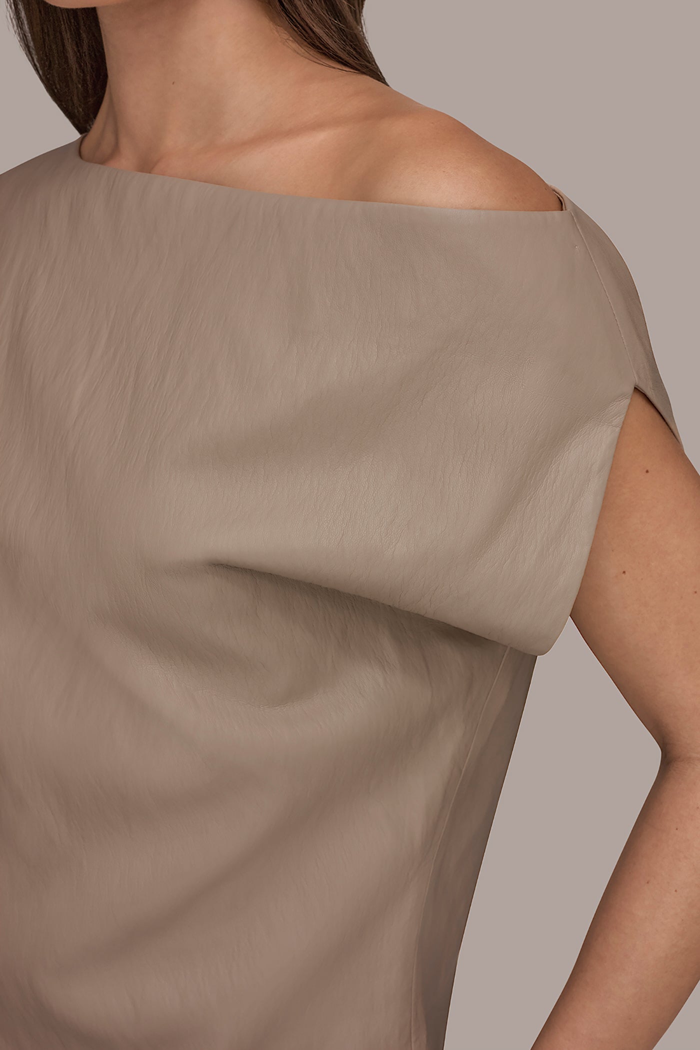 ASYMMETRIC ANGLE HEM TOP VIEW 5 | Joan Edit