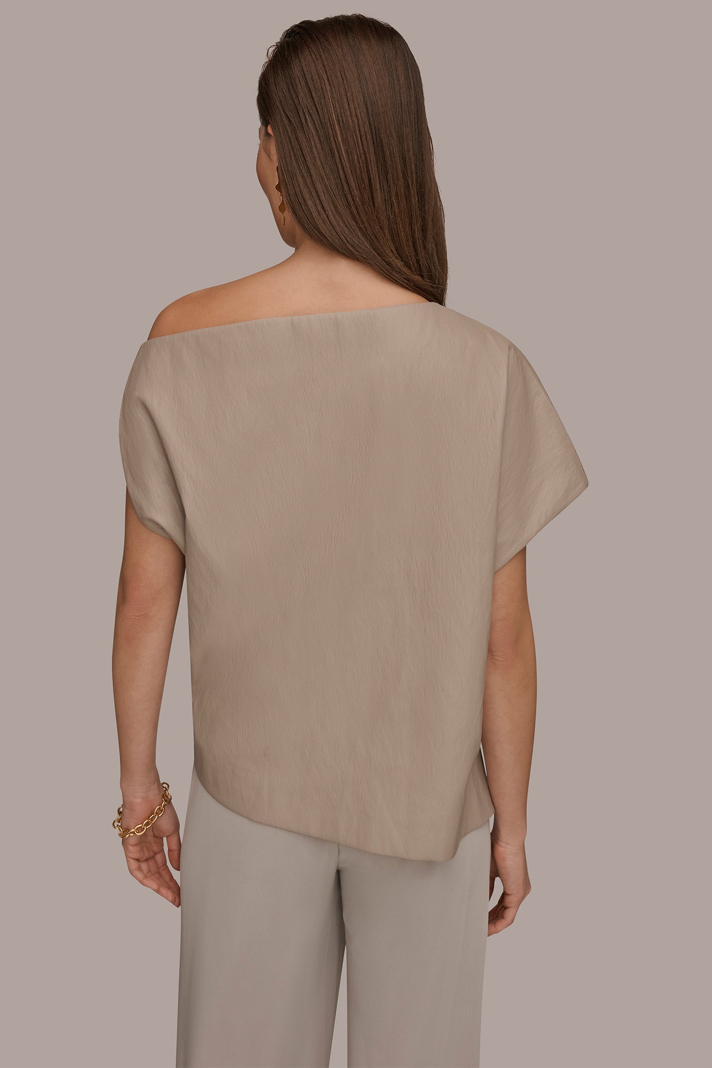 ASYMMETRIC ANGLE HEM TOP | View 2 | Joan Edit