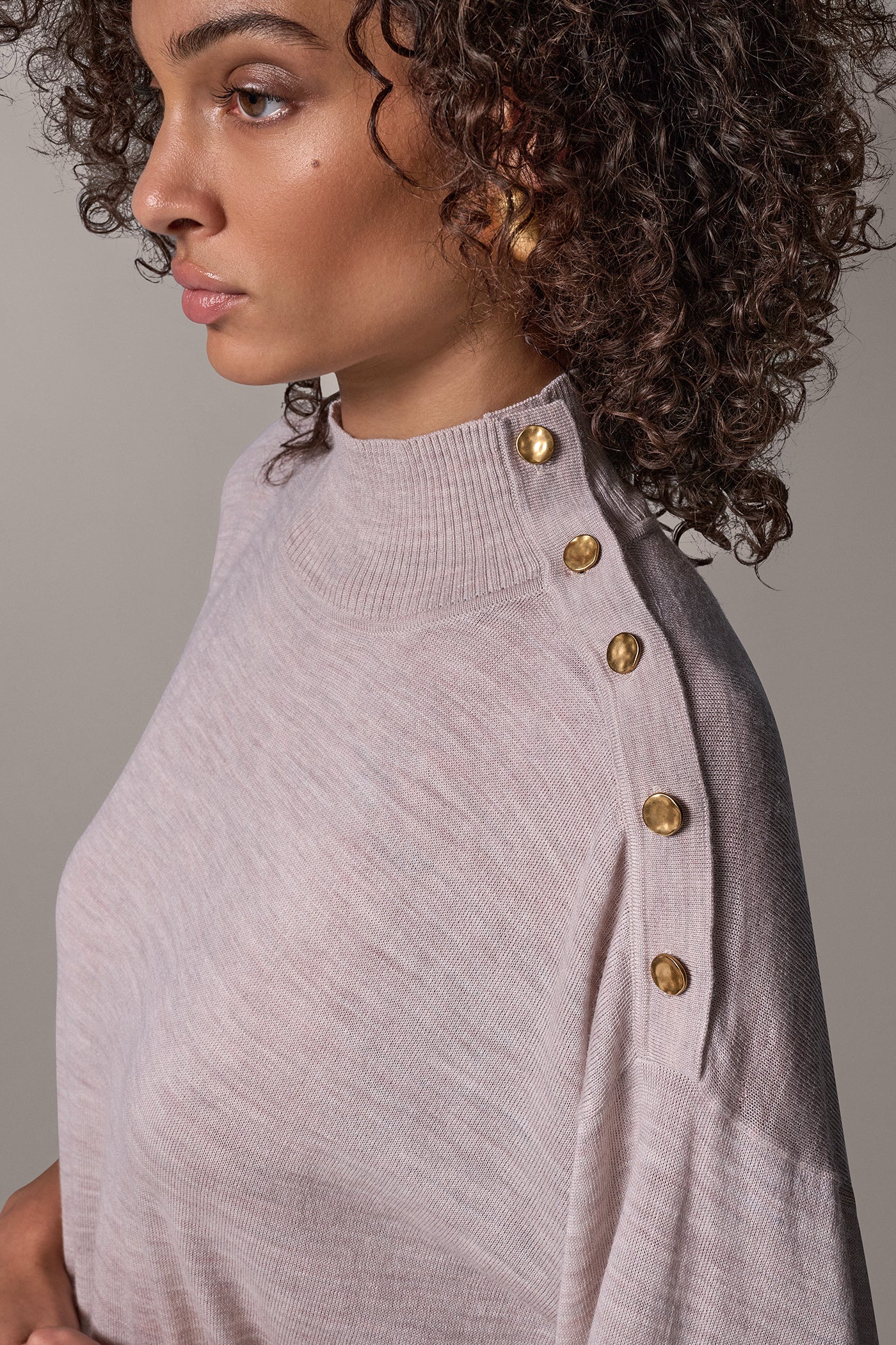 MERINO WOOL BUTTON SHOULDER TURTLENECK VIEW 4